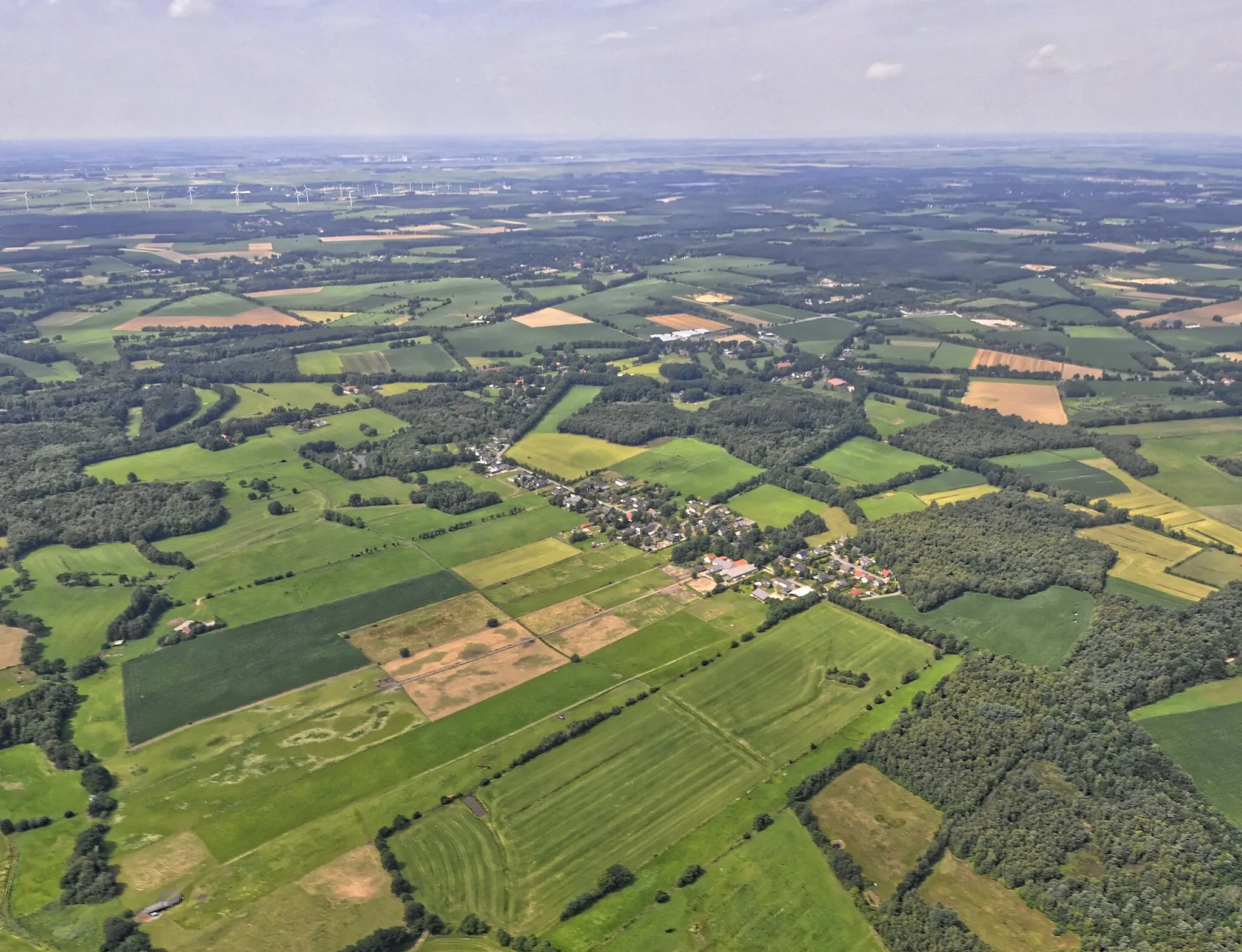 Photo showing: Bilder vom Flug Nordholz Hammelburg 2015: Siedlung Hoope (Hagen im Bremischen), Blick von Südwesten.
