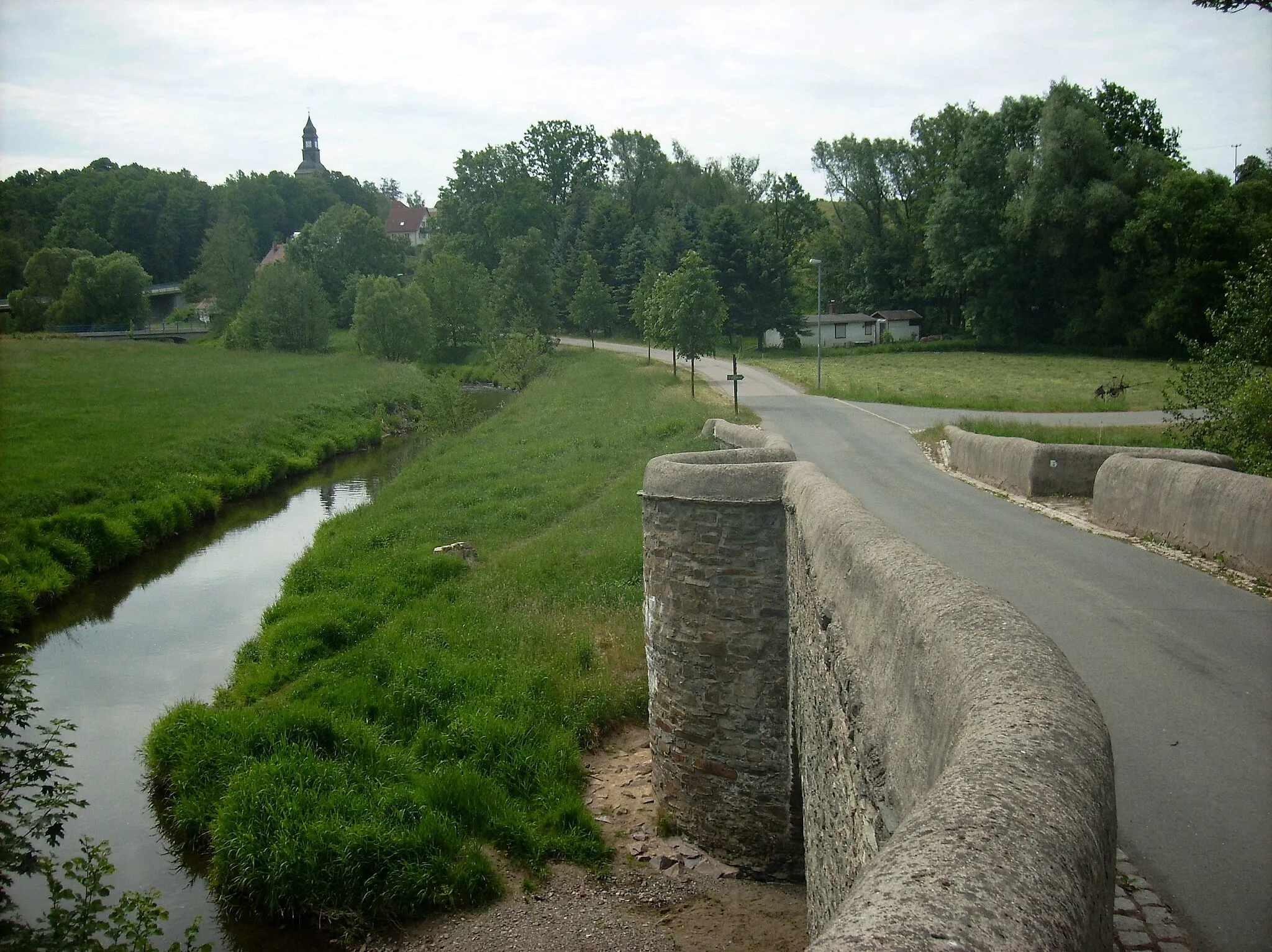 Photo showing: Historic bridge over the Striegis river at Pappendorf (Striegistal, Mittelsachsen district, Saxony)