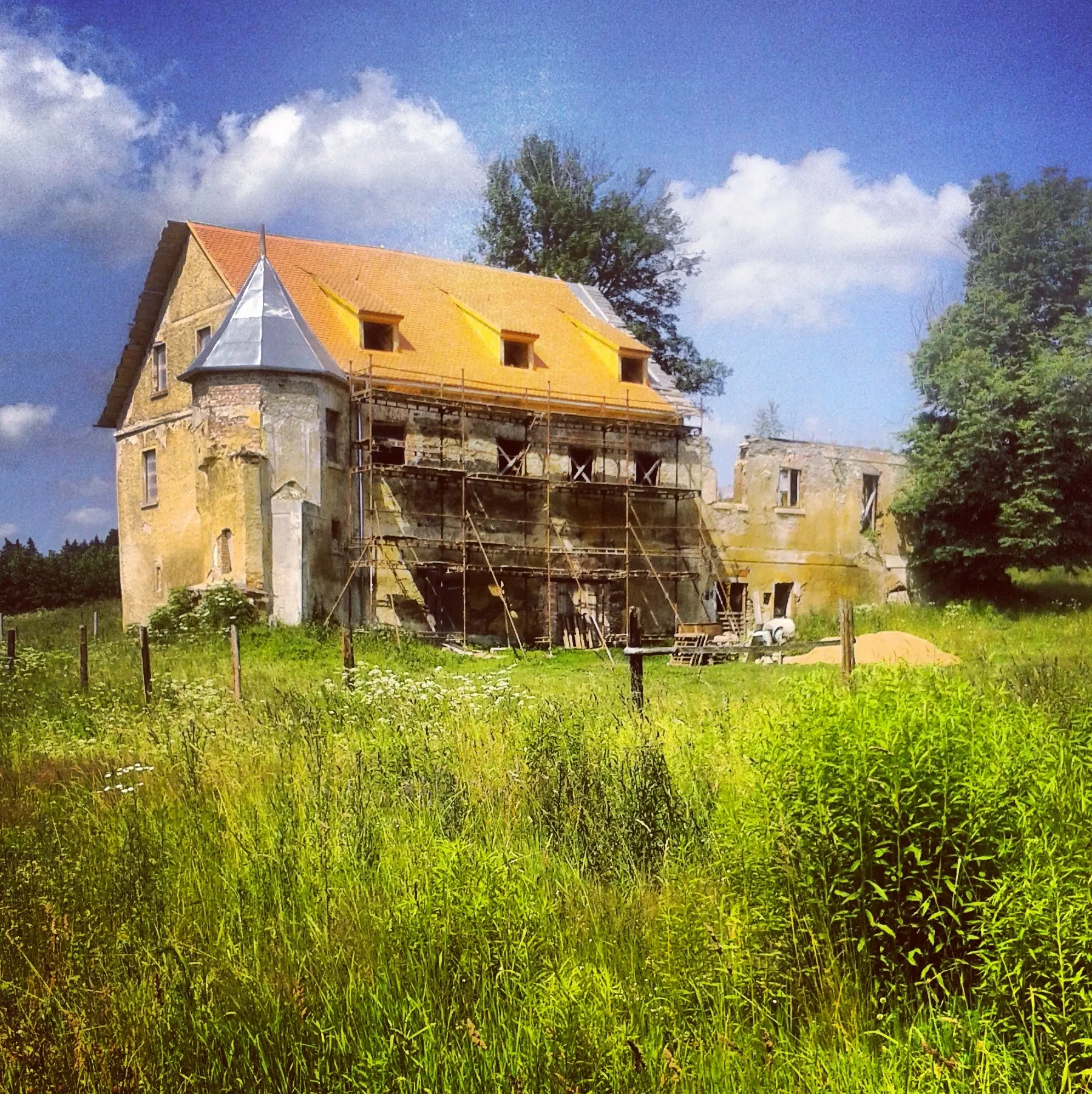 Photo showing: Restaurierung der Schlossruine Kopaniny 2013