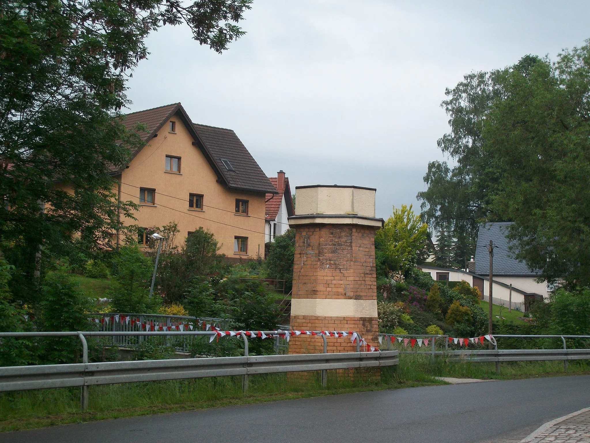 Photo showing: Ortmannsdorfer Viadukt, Brückenpfeiler (2016)