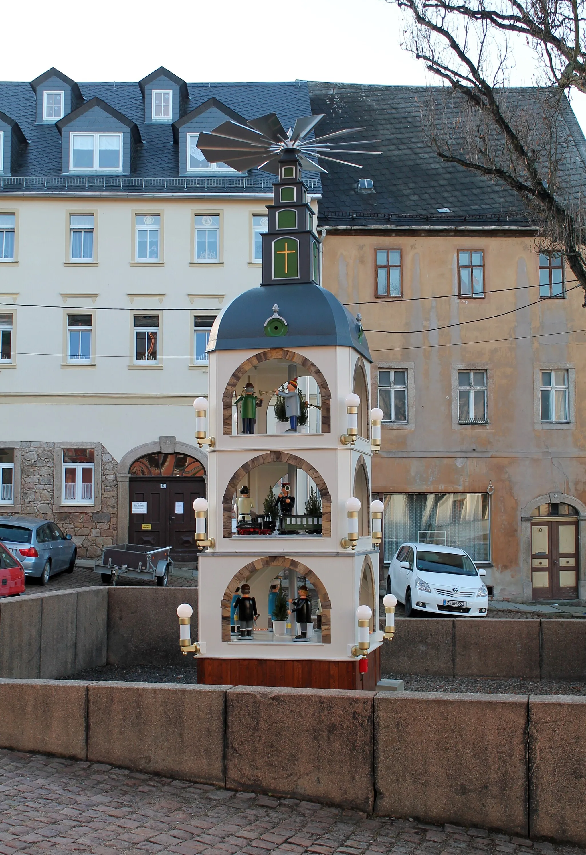 Photo showing: Outdoor christmas pyramid in Kirchberg, Saxony, Germany.