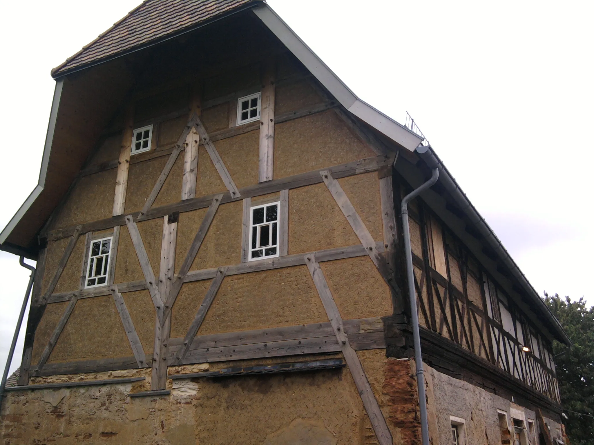 Photo showing: Das älteste Fachwerkhaus in Merlach im Renovierungszustand
