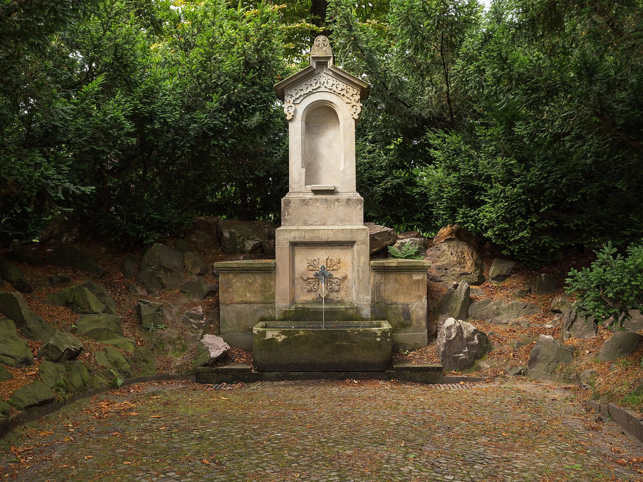 Photo showing: Freiberg (Saxony), fountain "Kreuzbrunnen"