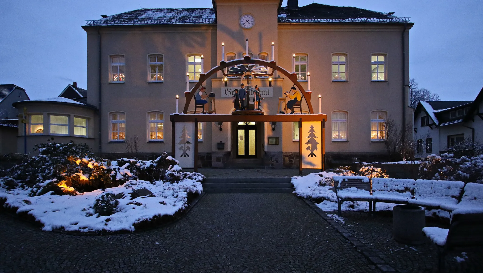 Photo showing: Ortspyramide (Schwibbogen) in Hohndorf. Erzgebirgskreis, Sachsen.