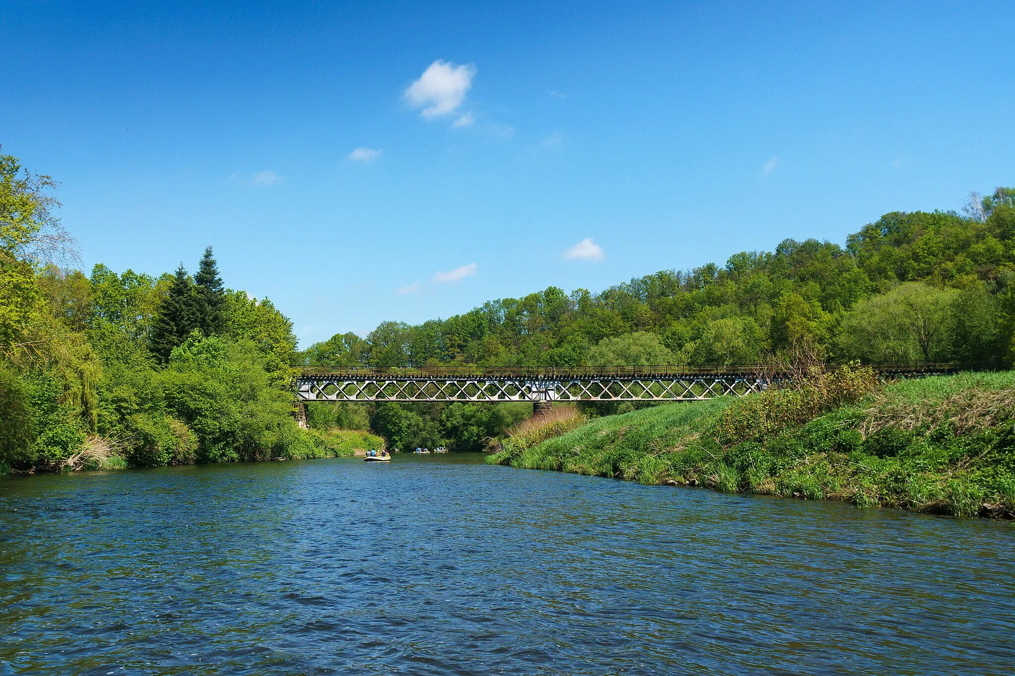 Photo showing: Eisenbahnbrücke über die Zwickauer Mulde der Strecke Waldheim-Rochlitz bei km 20,205 zwischen Hp Döhlen und Bf Rochlitz in Rochlitz OT Stöbning