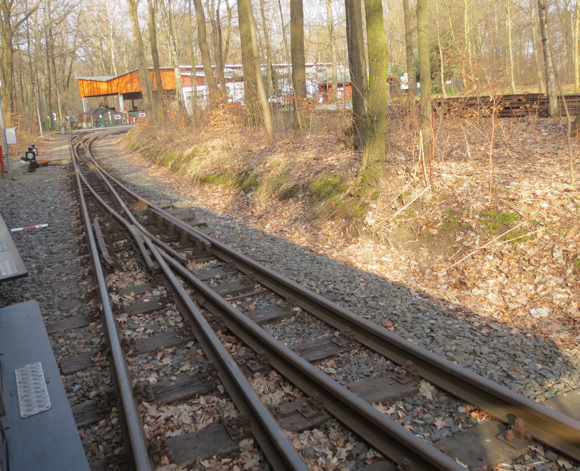 Photo showing: Verlauf der Parkeisenbahn in das Bahnbetriebswerk.
Sachgesamtheit Küchwaldpark. Kulturdenkmal Chemnitz Schloßchemnitz.