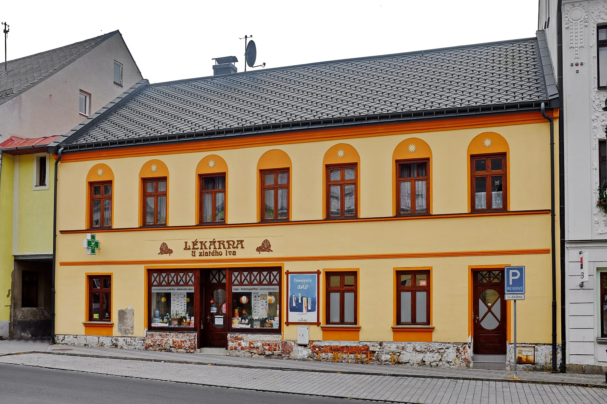 Photo showing: Nejdek, náměstí Karla IV., lékárna, okres Karlovy Vary