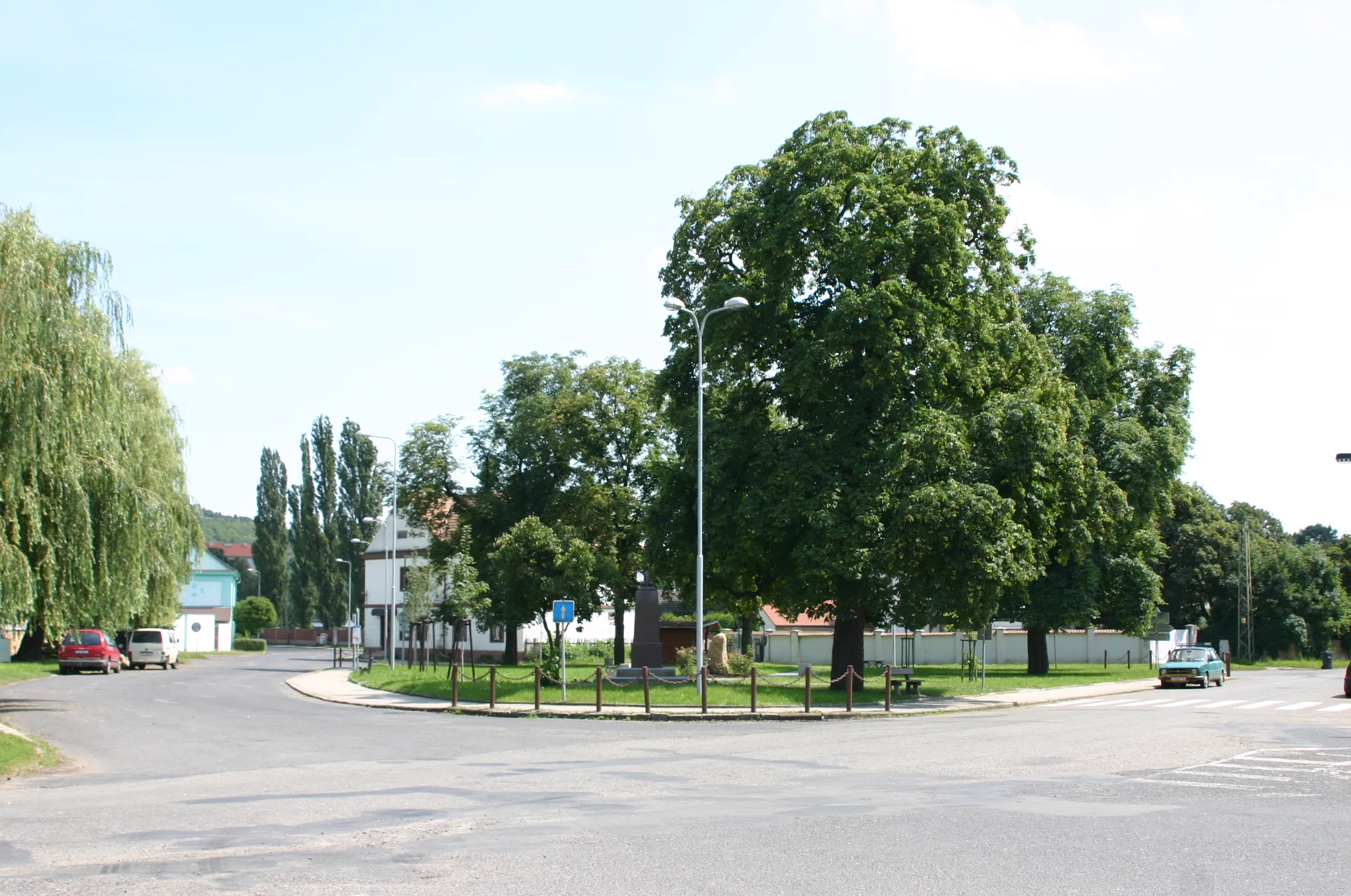 Photo showing: Náves v obci Braňany v okrese Most.