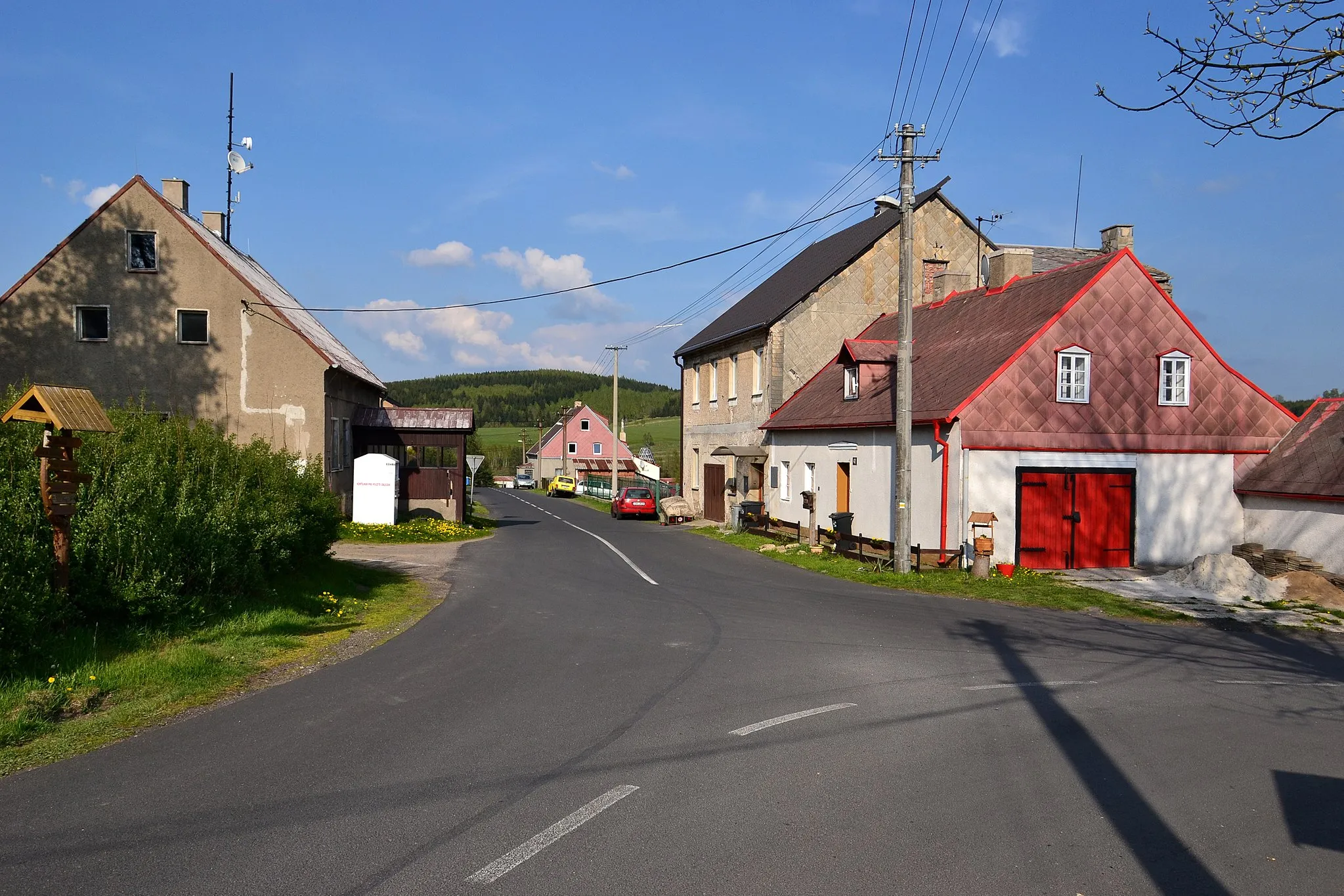 Photo showing: Kalek – domy u křižovatky silnic