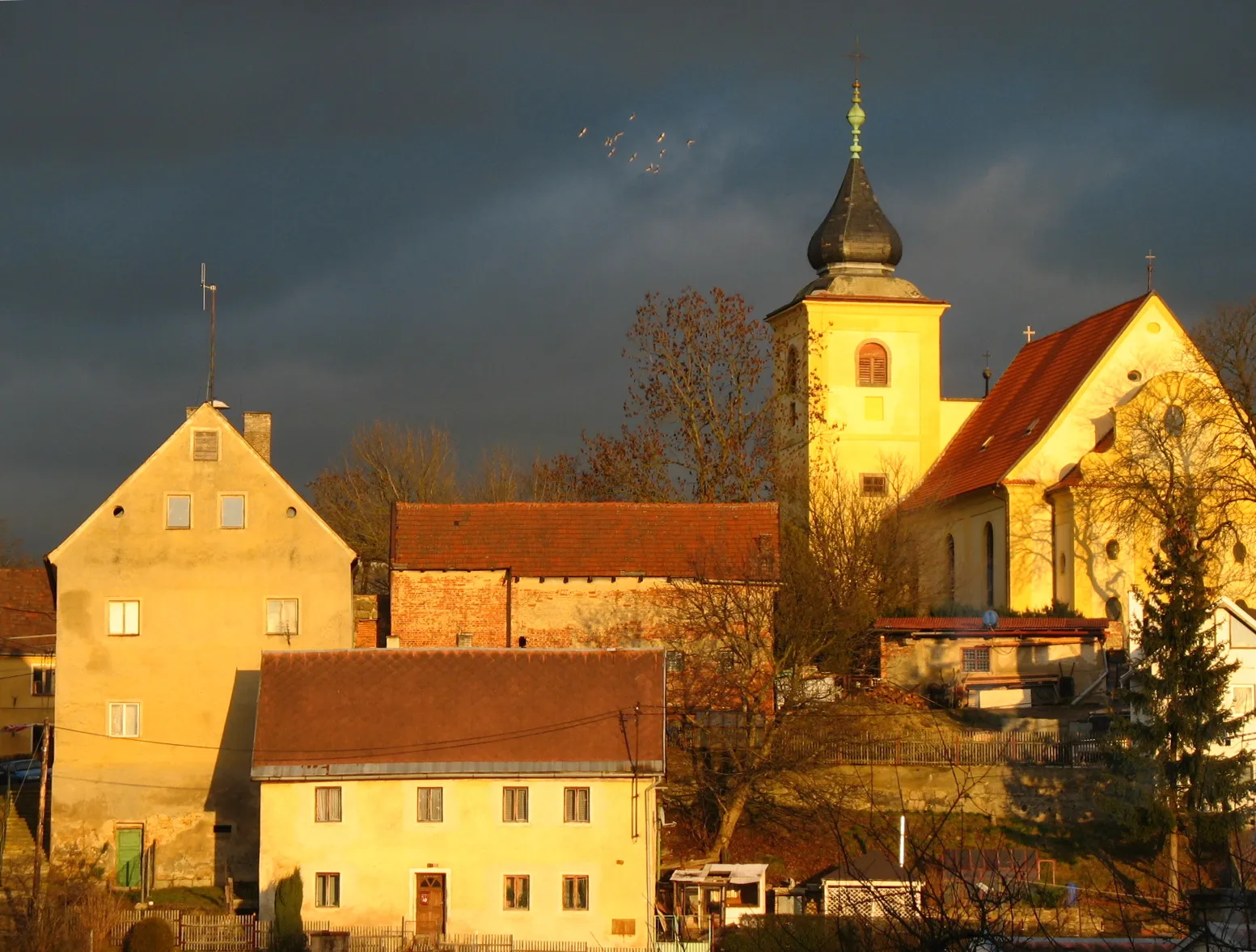 Photo showing: Village of Dolní Žandov with St Michael church, Cheb District, Czech Republic