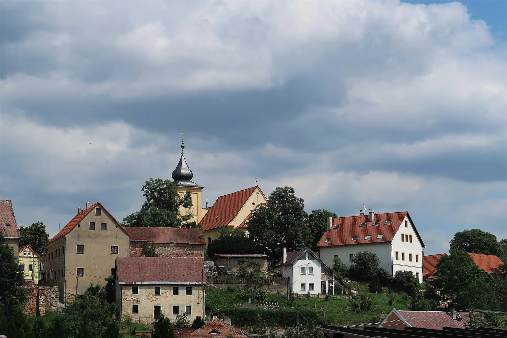 Photo showing: Pohled na centrum Dolního Žandova cestou od nádraží