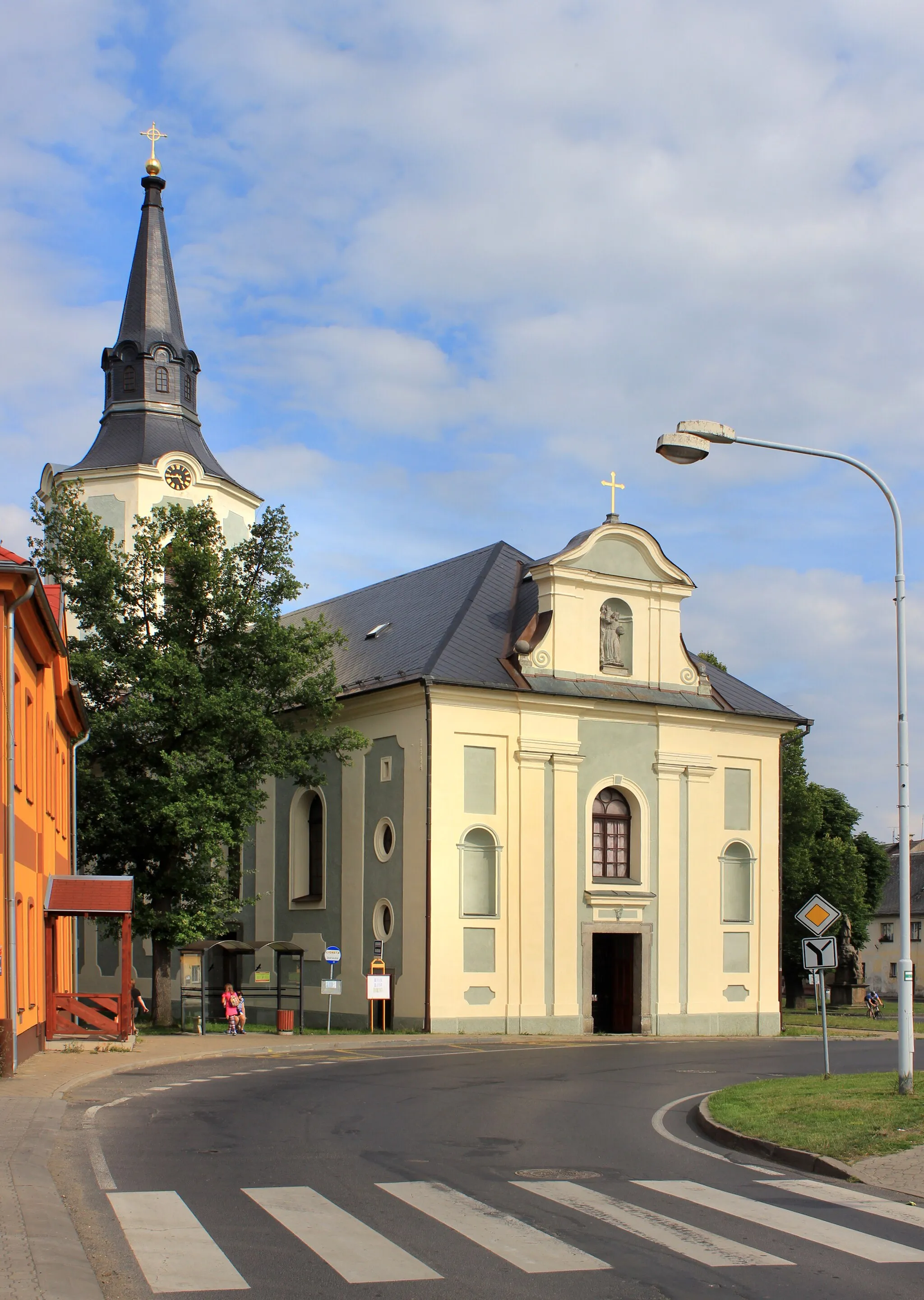 Photo showing: St. Peter's church in Hroznětín, Czech Republic.