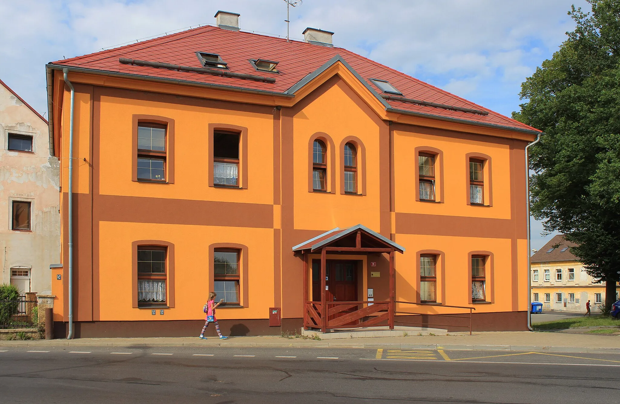 Photo showing: Old school in Hroznětín, Czech Republic.