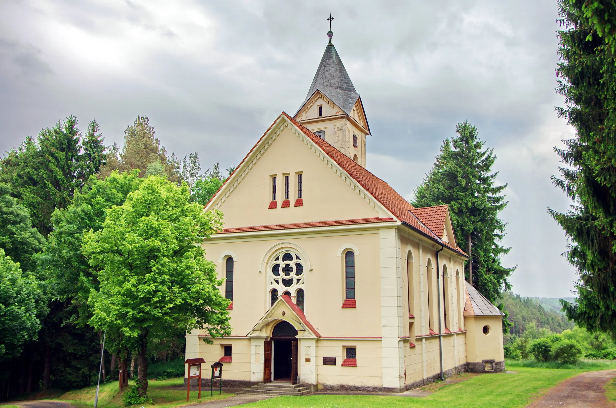 Photo showing: Rotava, kostel sv. Petra a Pavla, Krušné hory, okres Sokolov