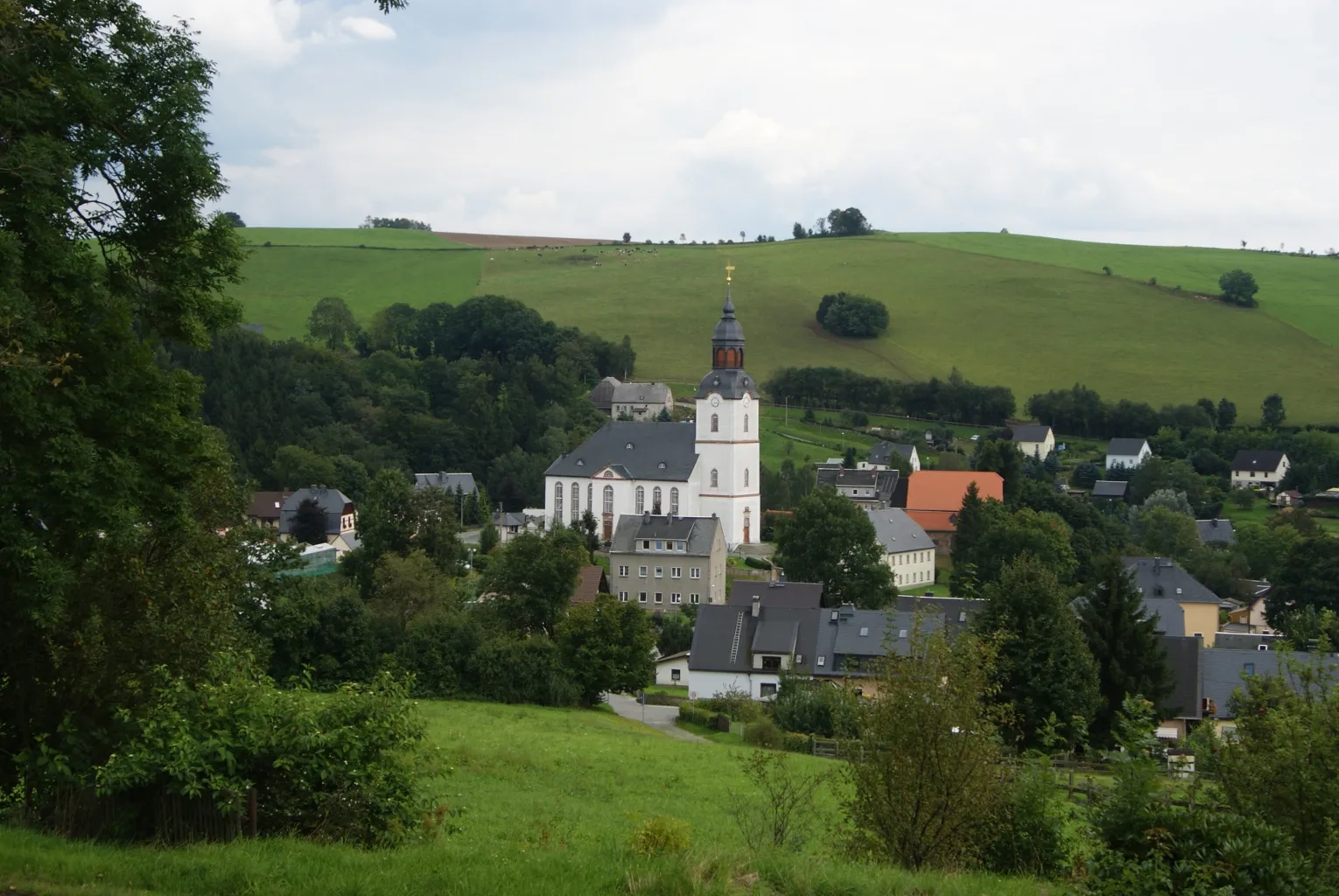 Photo showing: Kirche Drebach von der Venusberger Straße