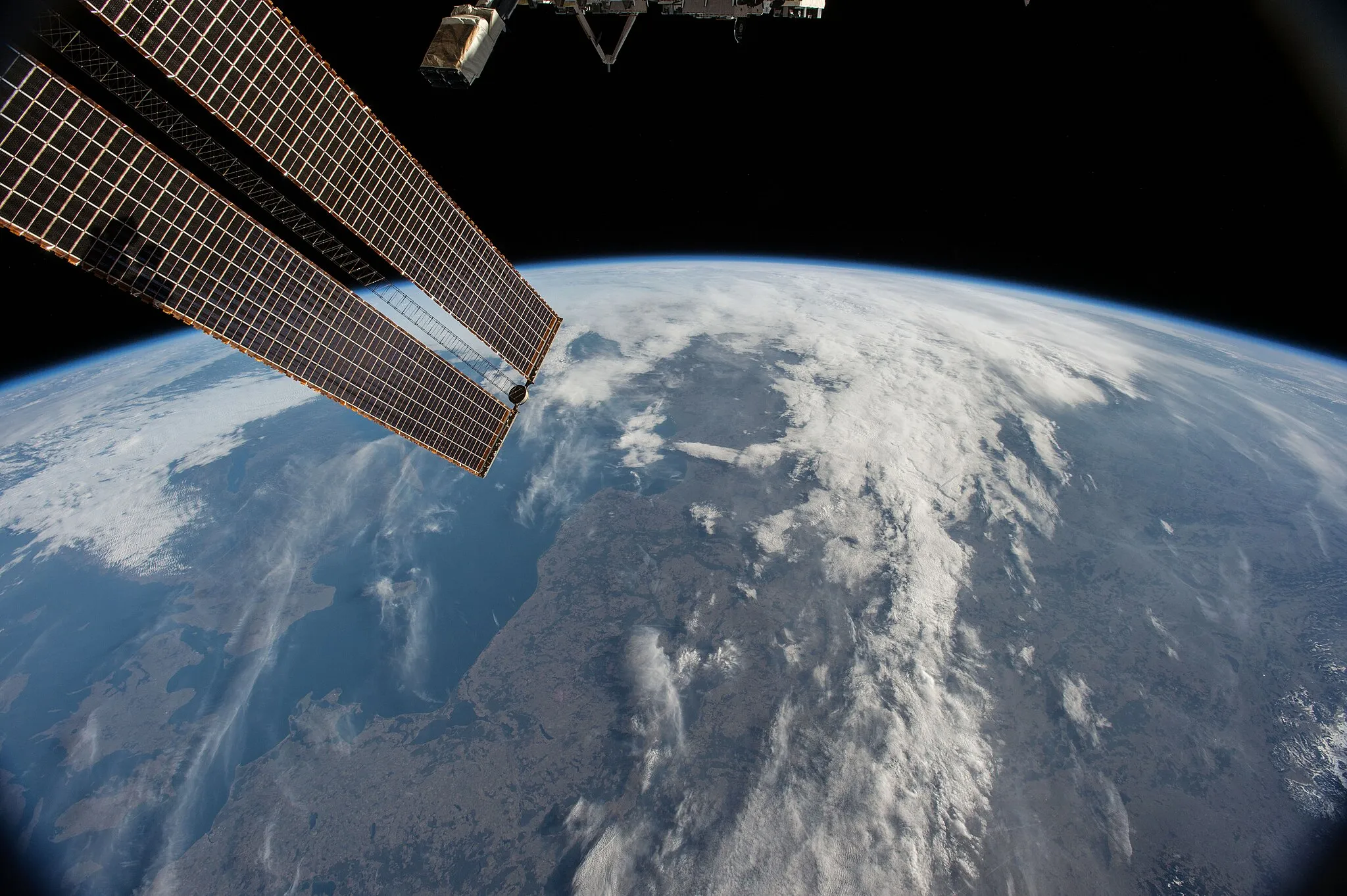 Photo showing: View of Earth taken during ISS Expedition 42.