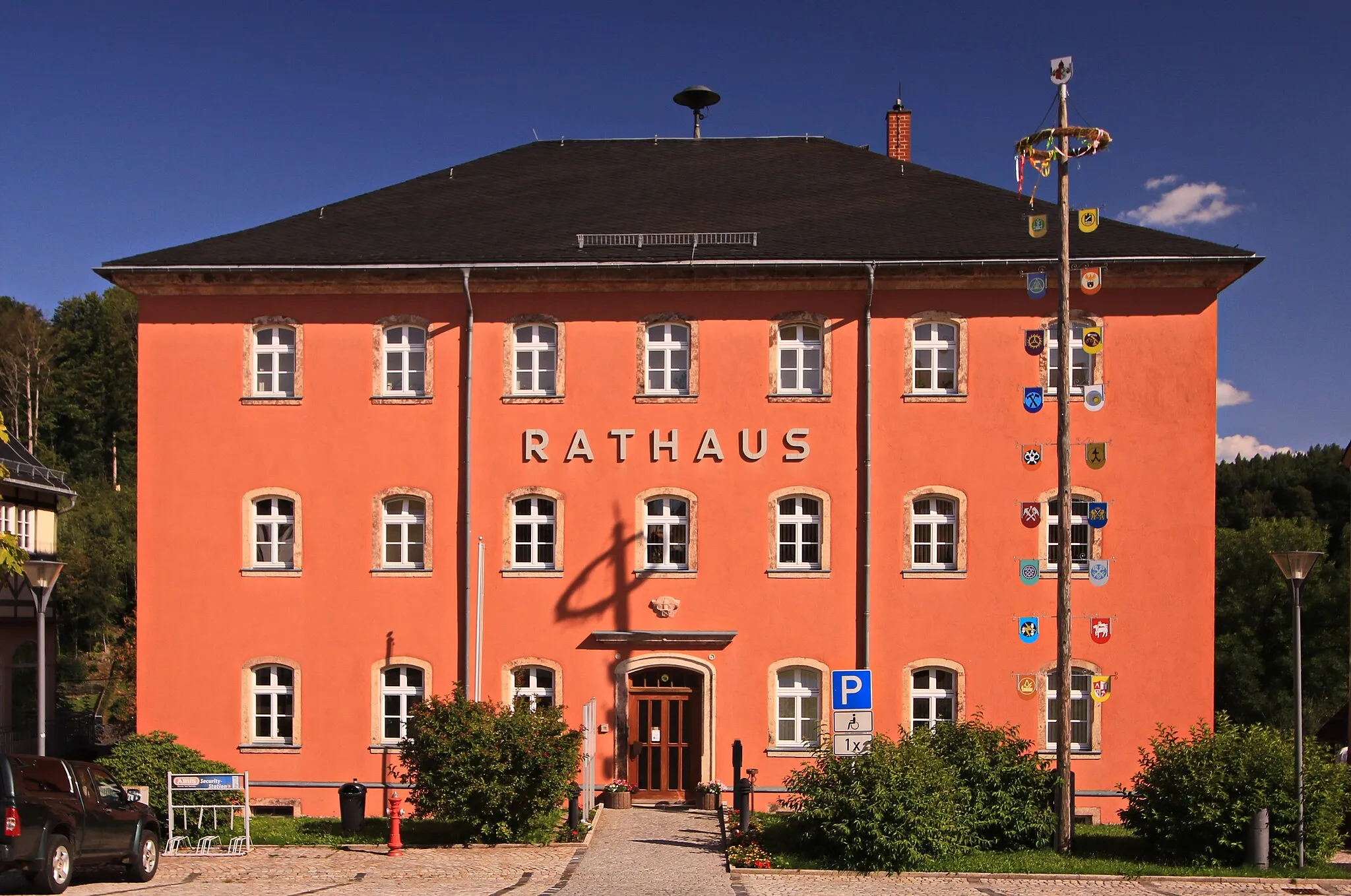 Photo showing: Ehemalige Schule, heute Rathaus in Hartenstein. Landkreis Zwickau, Sachsen.
