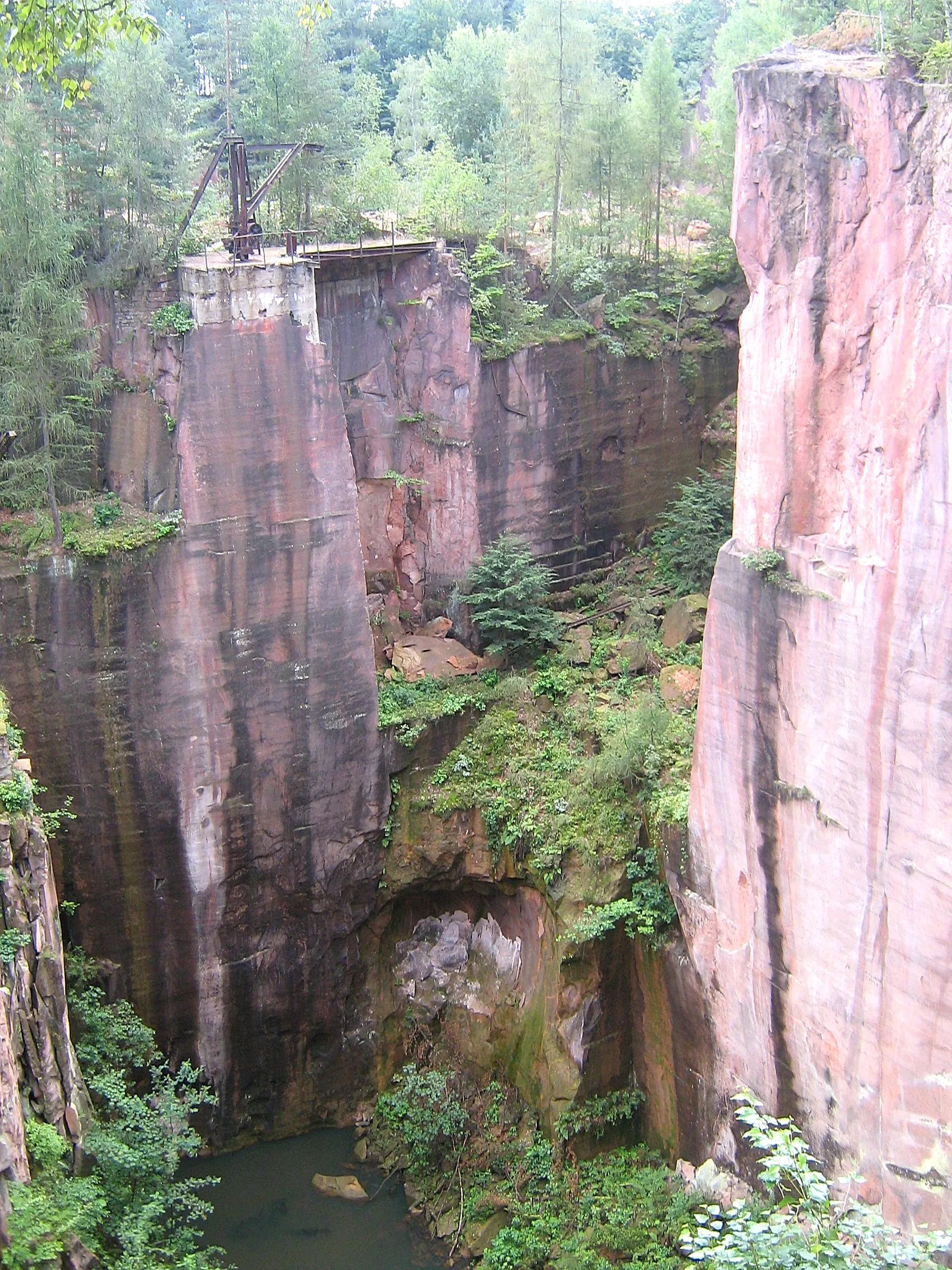 Photo showing: The quarry on mountain of Rochlitz