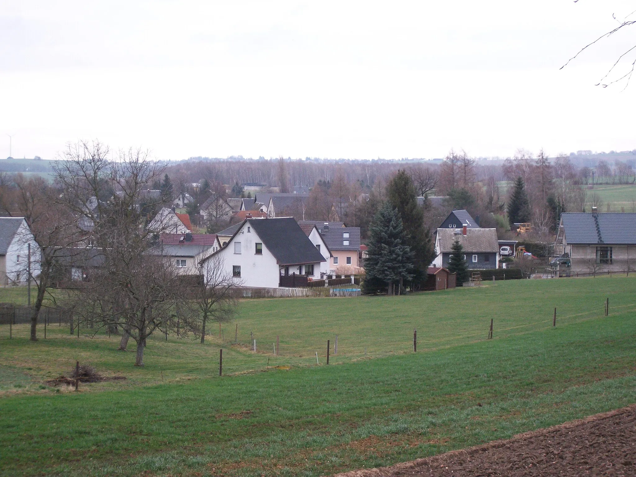 Photo showing: Blick auf Reichenbach vom ehemaligen Bahndamm der Erzbahn aus