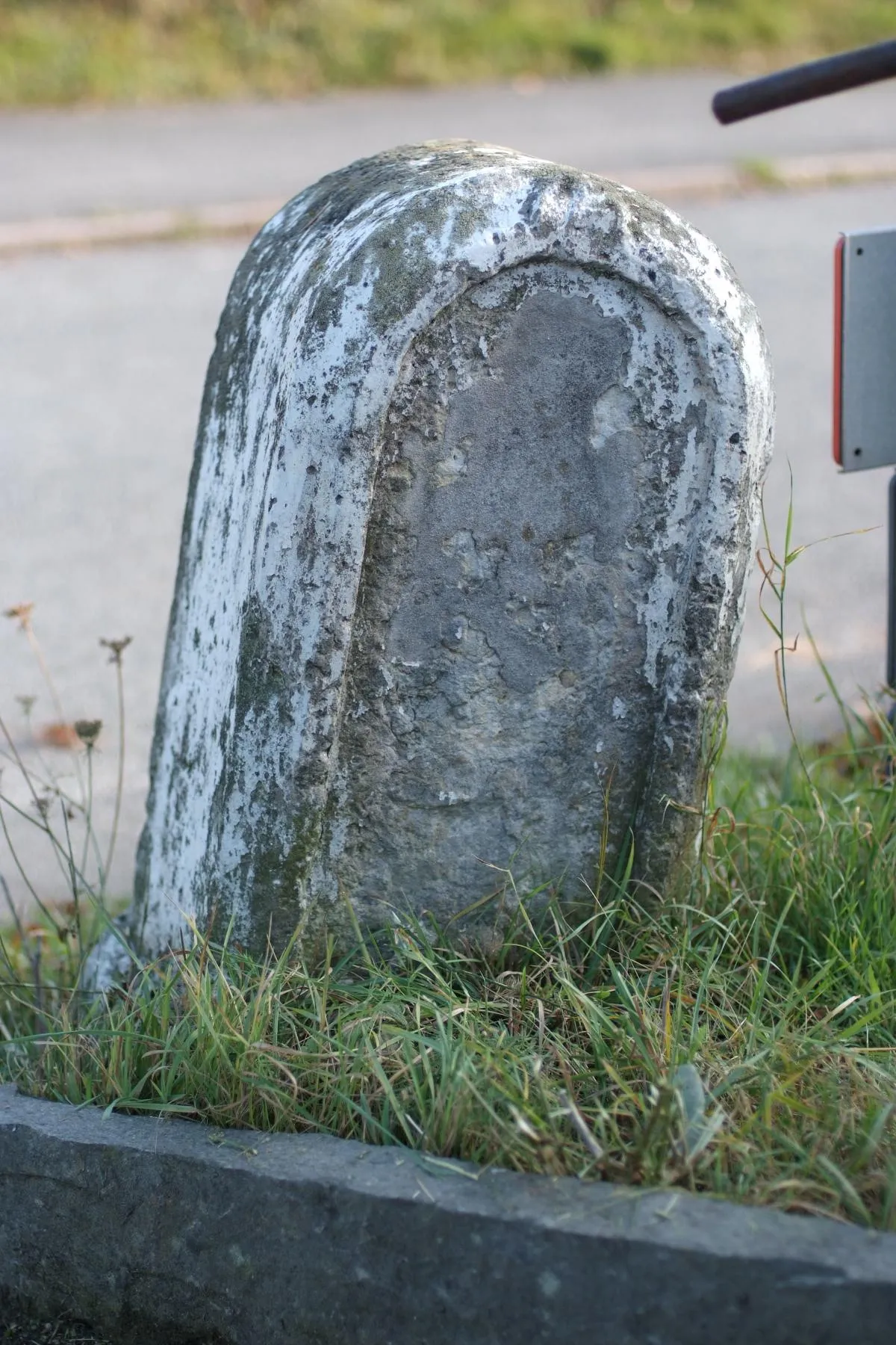 Photo showing: kgl.-sächs. Meilenstein an der B173 in Neuensalz