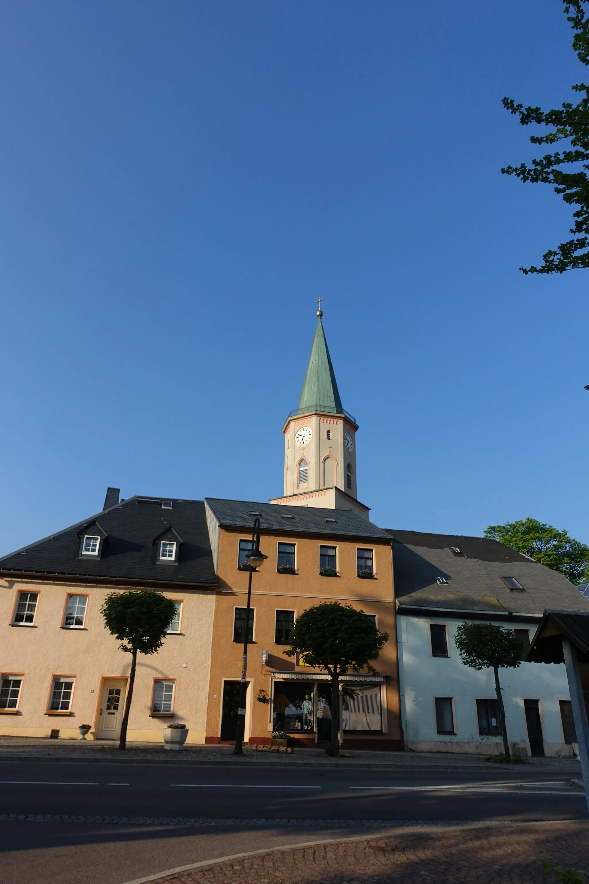 Photo showing: Blick auf Kirche April 2018 Sayda