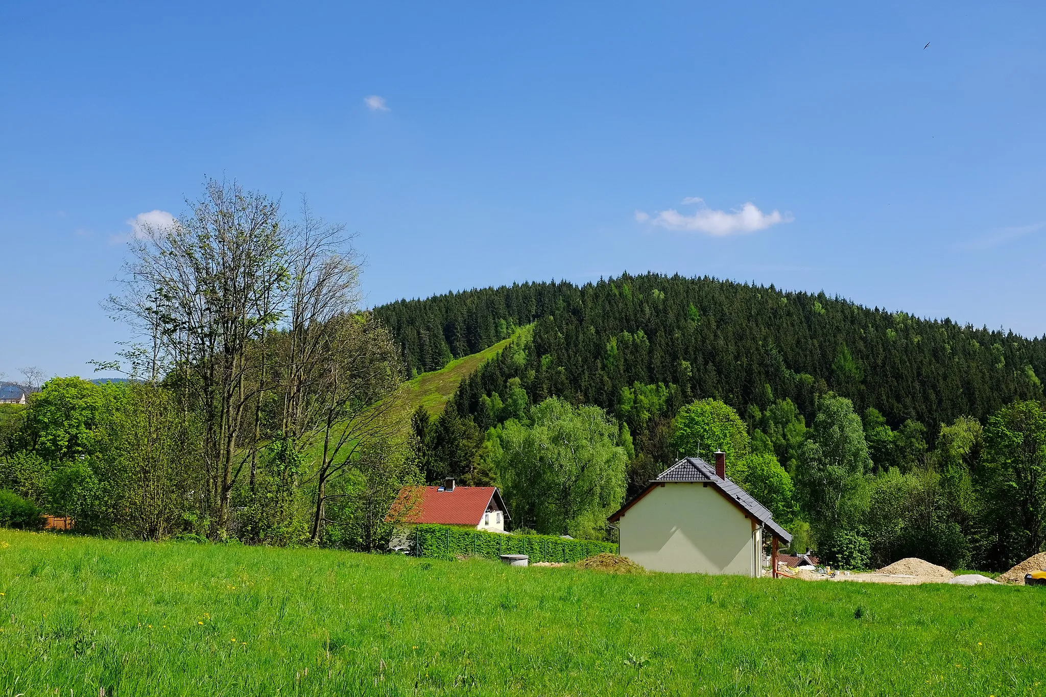 Photo showing: Bublava, pohled na Olověný vrch (Bleiberg) (802 m), Krušné hory, okres Sokolov