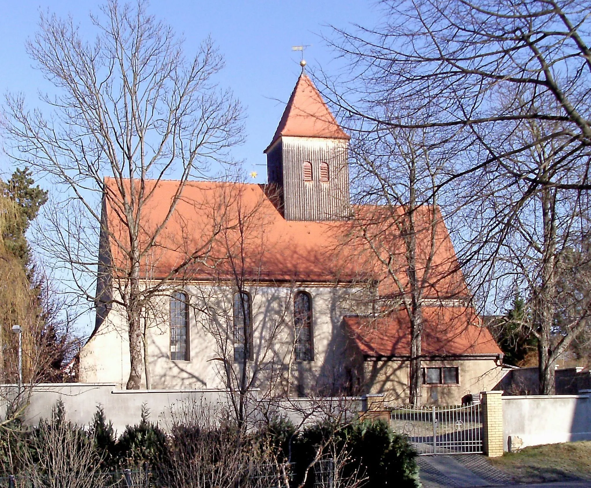 Photo showing: Church of the village of Zuckelhausen in the Holzhausen district of Leipzig (Saxony) from the south