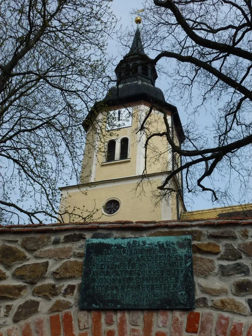 Photo showing: Tafel an der Holzhäuser Kirche zur Erinnerung an die russischen Soldaten während der Völkerschlacht