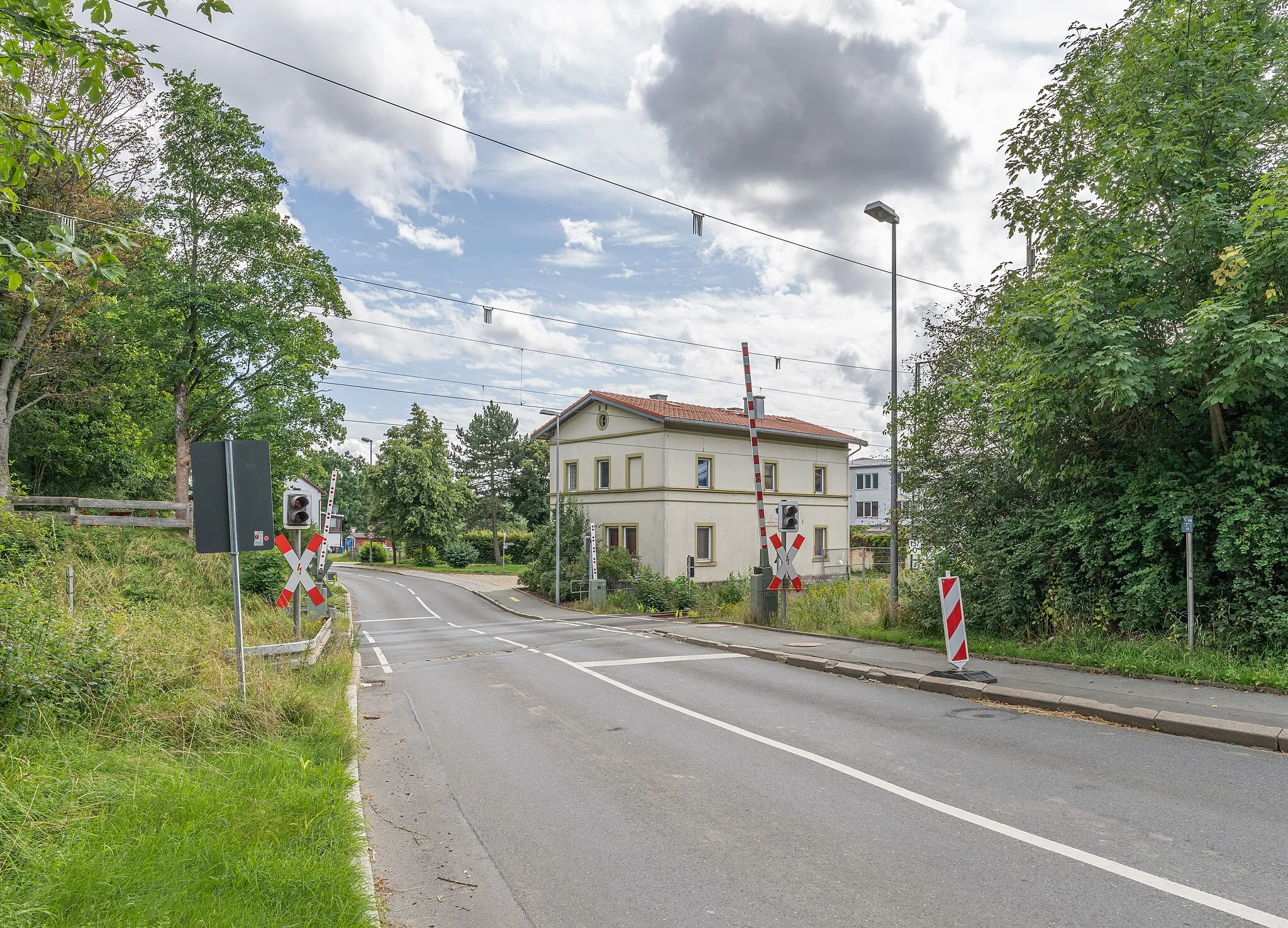 Photo showing: The main street in Feilitzsch, Upper Franconia, Bavaria, Germany. On the right you can see the old reception building.