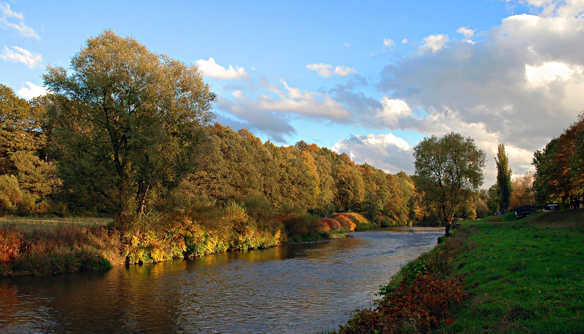 Photo showing: This image shows the river "Zwickauer Mulde" in Zwickau/Germany.