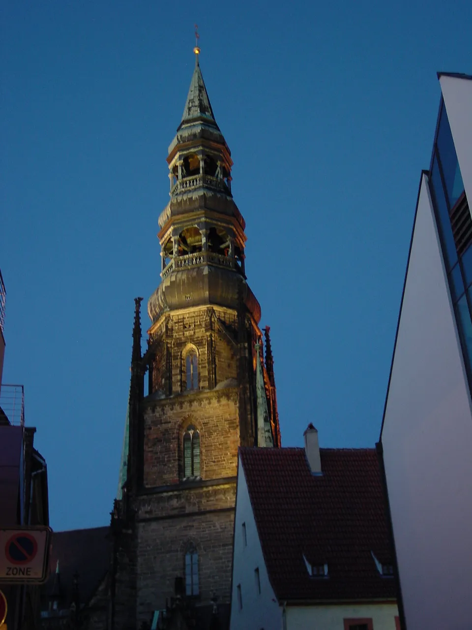 Photo showing: Church tower in Zwickau, at dusk.