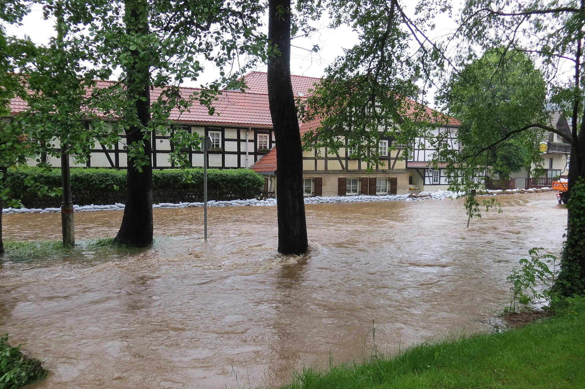 Photo showing: Hochwasser des Aubachs in Mohlsdorf