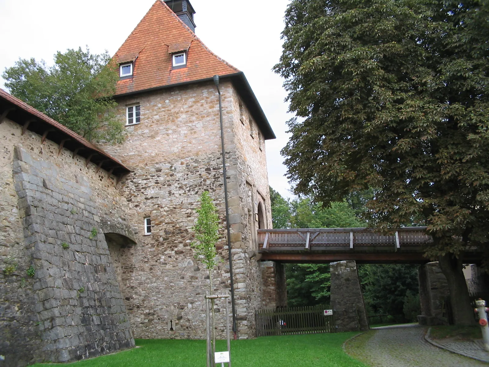 Photo showing: Hohenberg Torbrücke