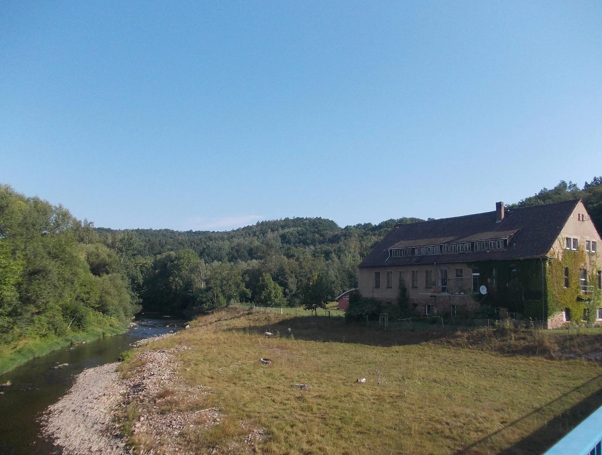 Photo showing: Freiberger Mulde river in Niederstriegis (Rosswein, Mittelsachsen district, Saxony)