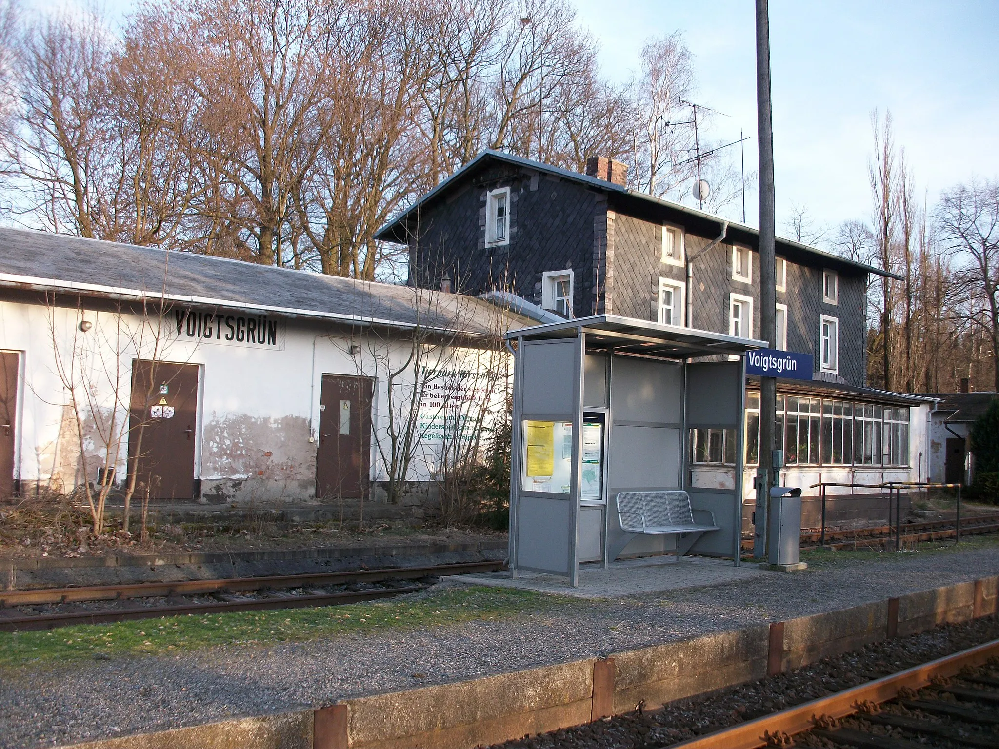 Photo showing: Empfangsgebäude des Bahnhofs Voigtsgrün (2015)