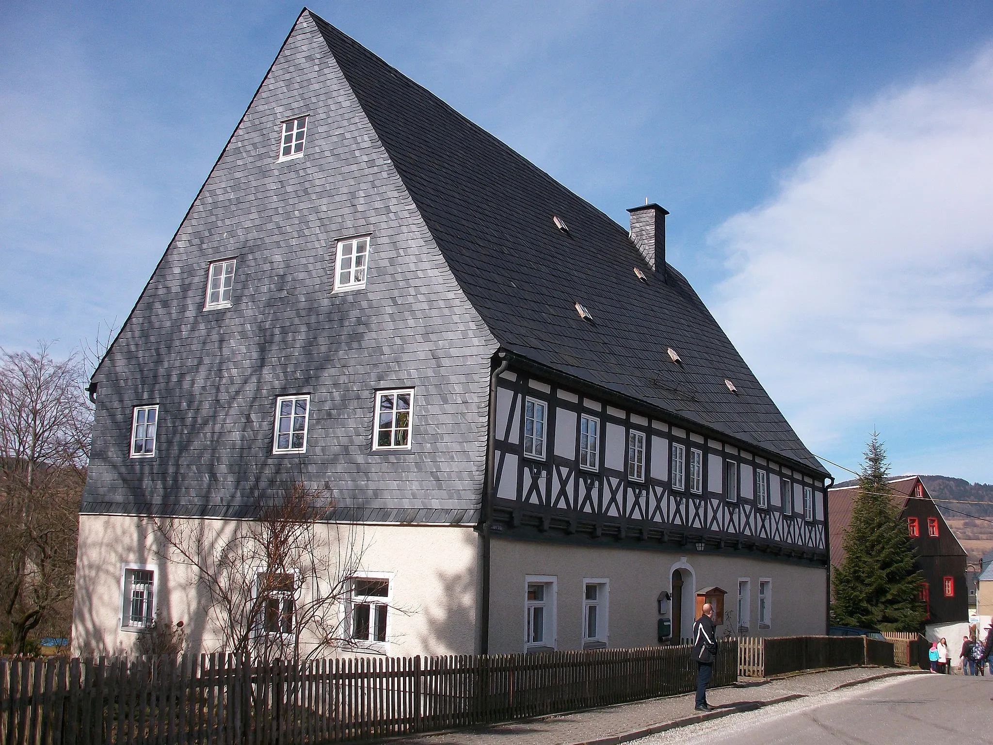 Photo showing: Pfarrhaus Königswalde