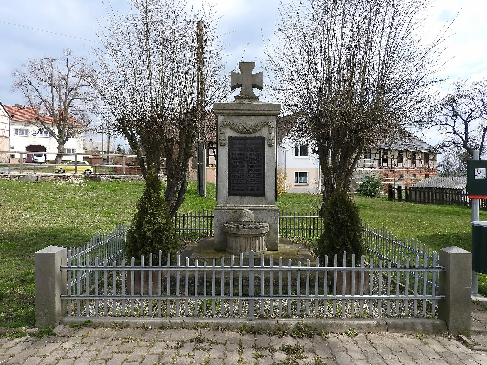 Photo showing: Kriegerdenkmal in Staitz in Thüringen