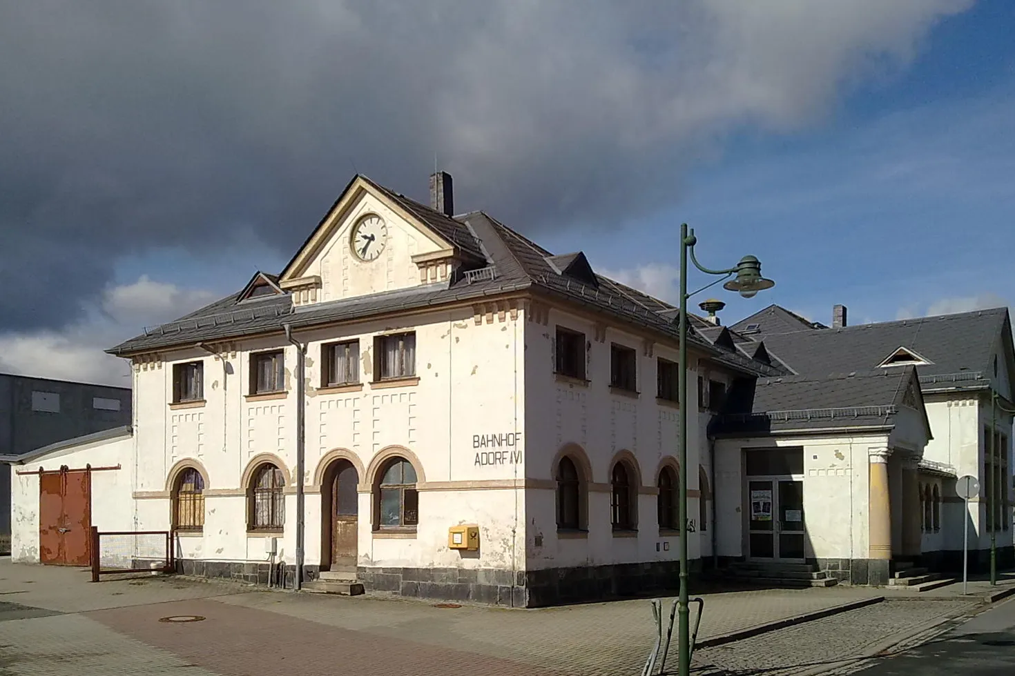 Photo showing: Station building at Adorf / Vogtland