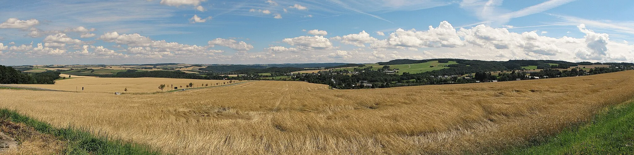 Photo showing: Panorama des Ortsteils Weißbach von Langenweißbach im Erzgebirge, aufgenommen am Rand der B 93