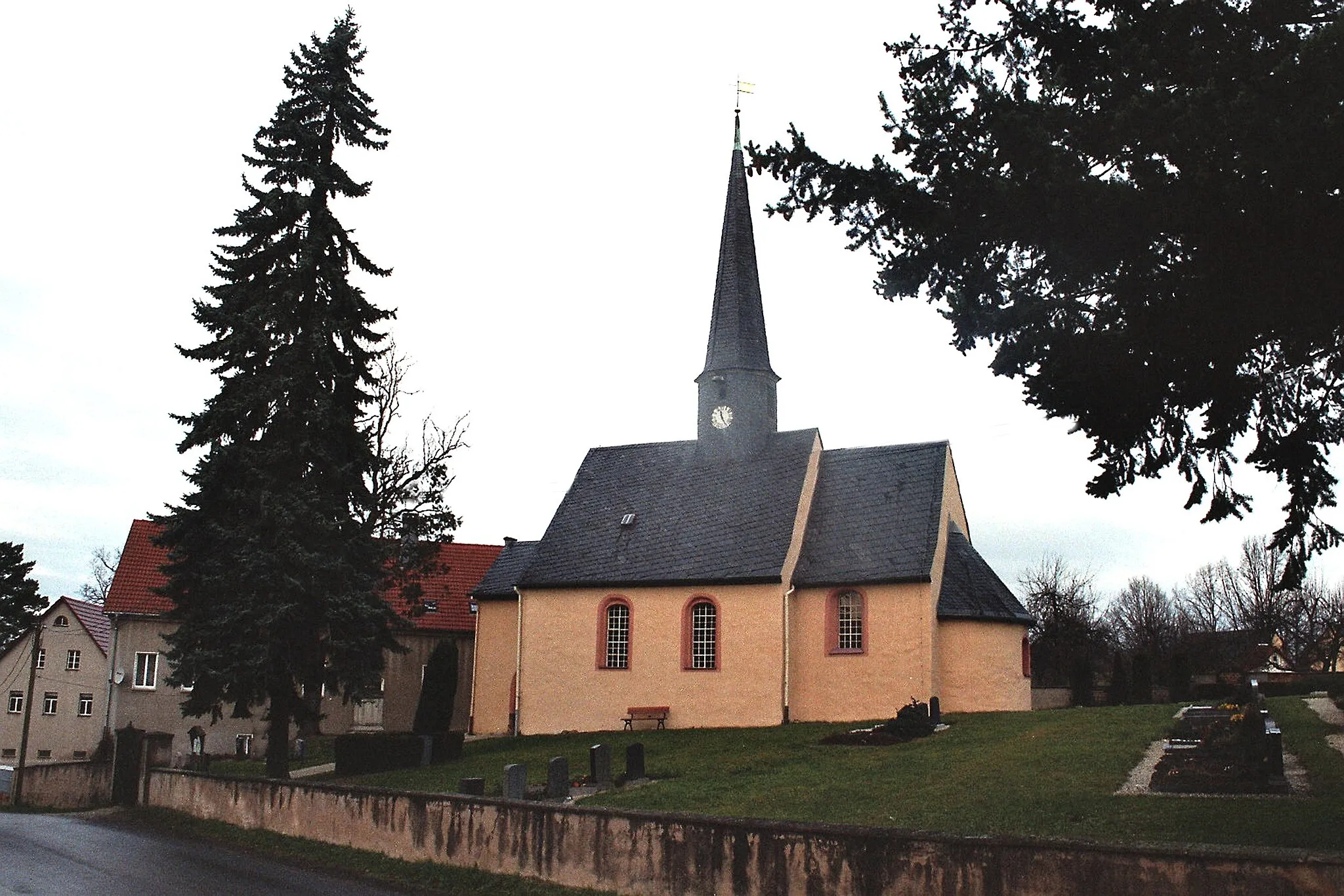 Photo showing: Göpfersdorf, the village church