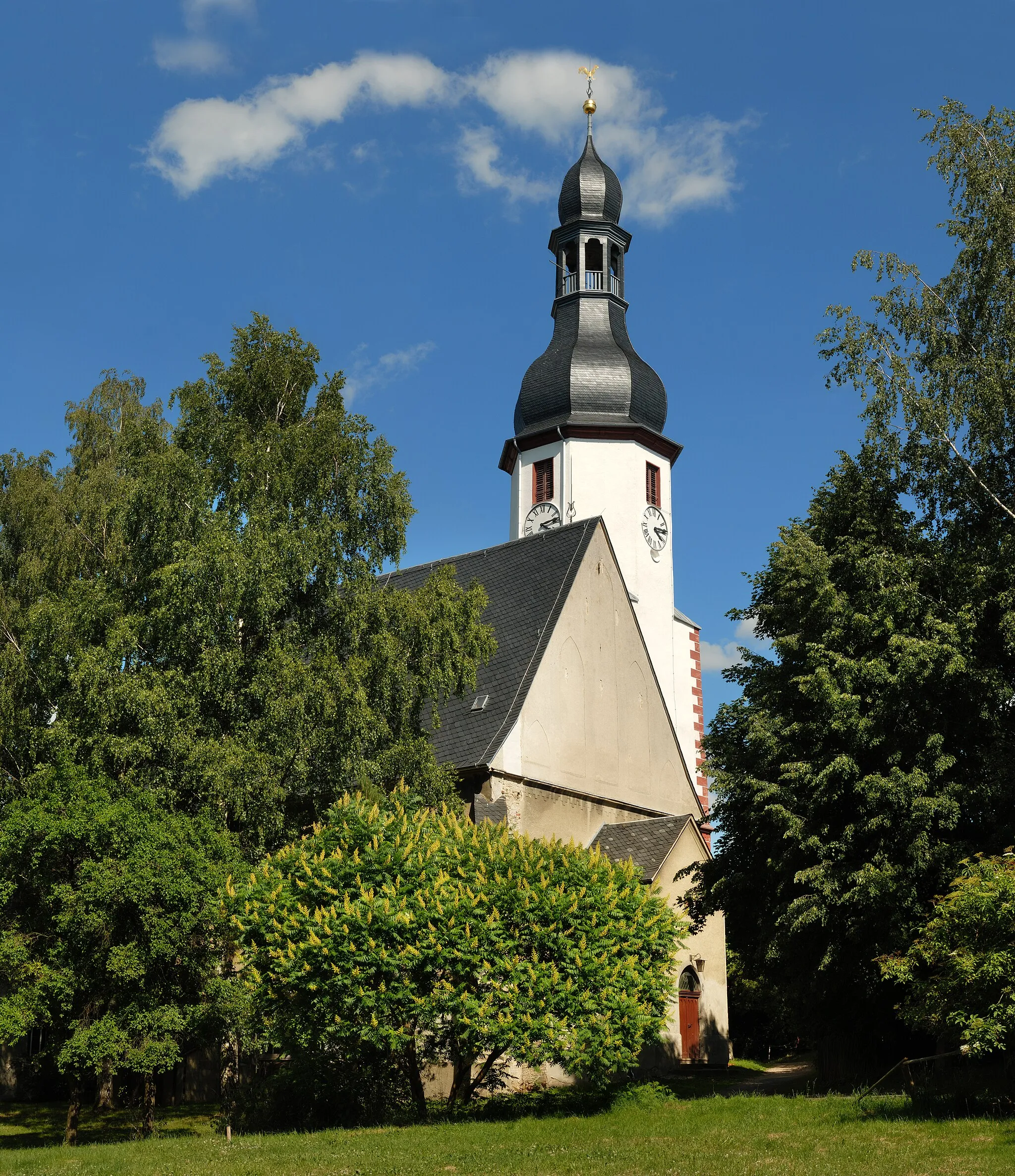 Photo showing: This image shows the Church in Neumark, Saxony, Germany. It is a eight segment panoramic image.