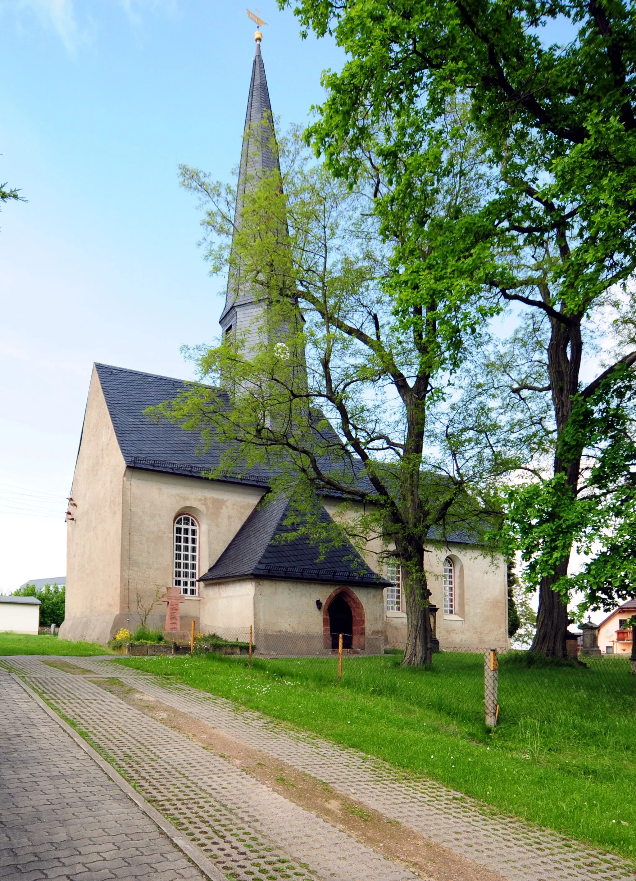 Photo showing: Ev. Pfarrkirche in Tanneberg, romanischer Kern, gotischer Chor, Tanneberg ist heute Ortsteil von Mittweida (Sachsen, Deutschland)