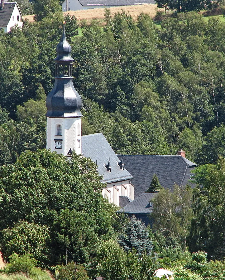 Photo showing: Beschreibung: Salvatorkirche im Ortsteil Weißbach von Langenweißbach im Erzgebirge
Fotograf: Darkone , 31. Juli 2005