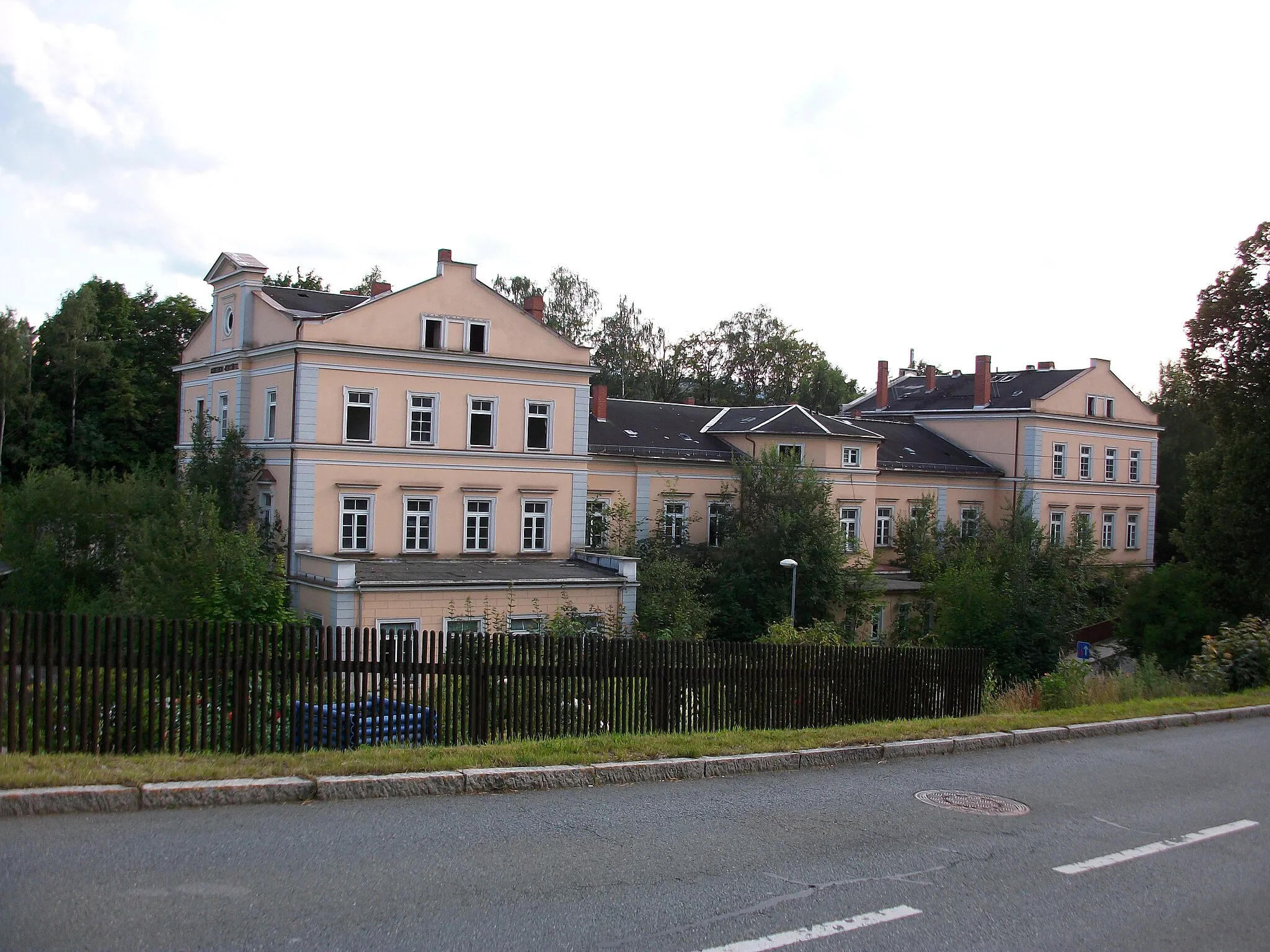 Photo showing: Empfangsgebäude des Bahnhofs Schneeberg-Neustädtel