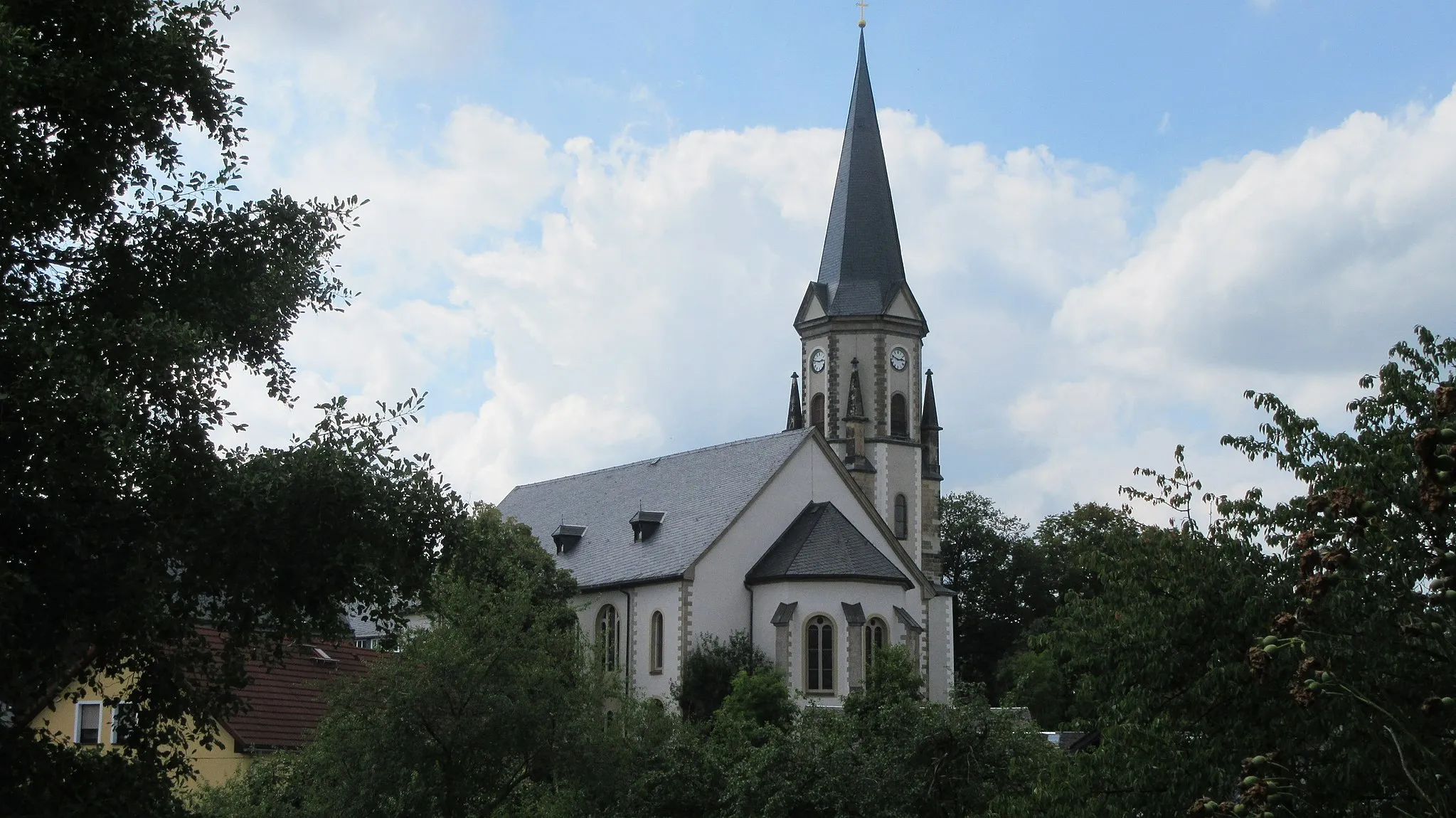 Photo showing: Die evangelisch-lutherische Kirche zum Heiligen Kreuz Lengefeld, vom Friedhof aus gesehen.