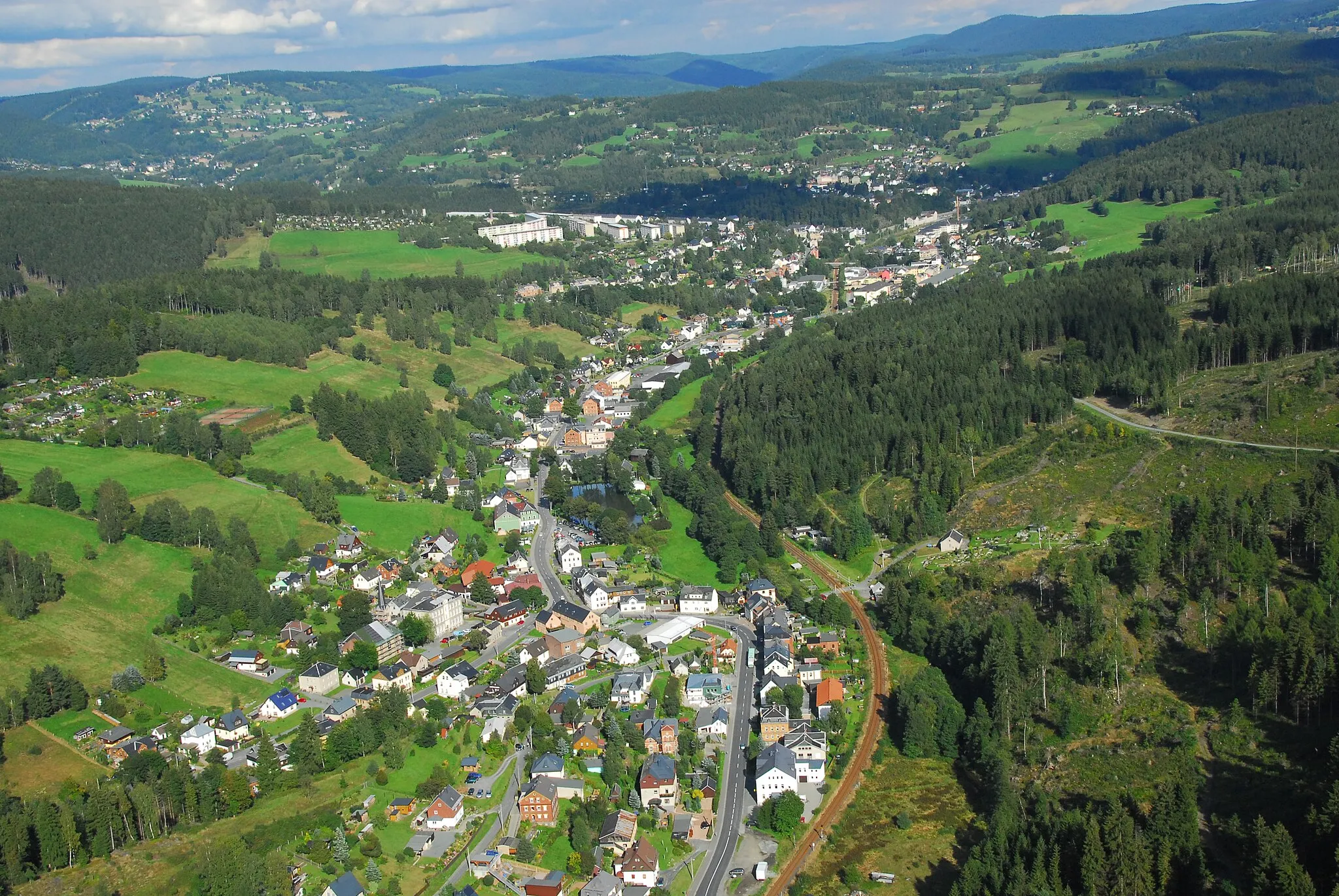 Photo showing: Luftbild von Zwota, Blickrichtung Klingenthal.
