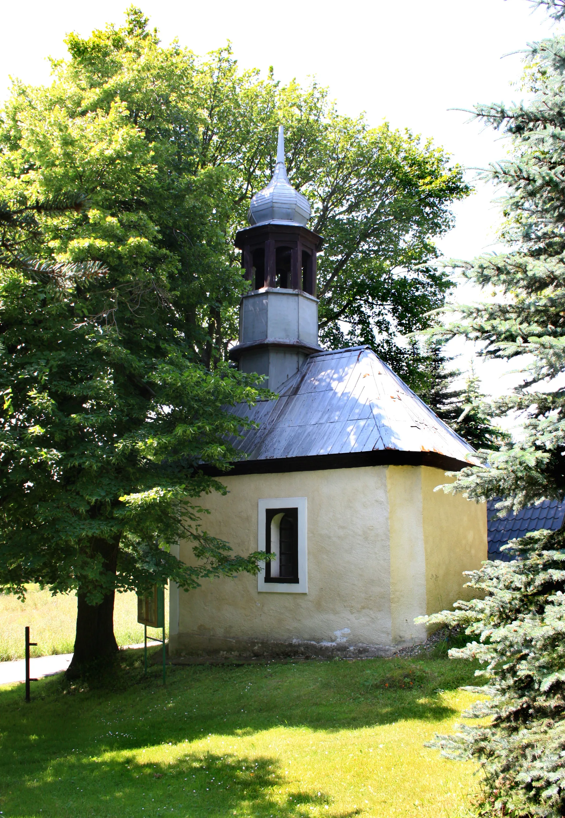 Photo showing: Small chapel at Zákoutí village, part of Blatno, Czech Republic