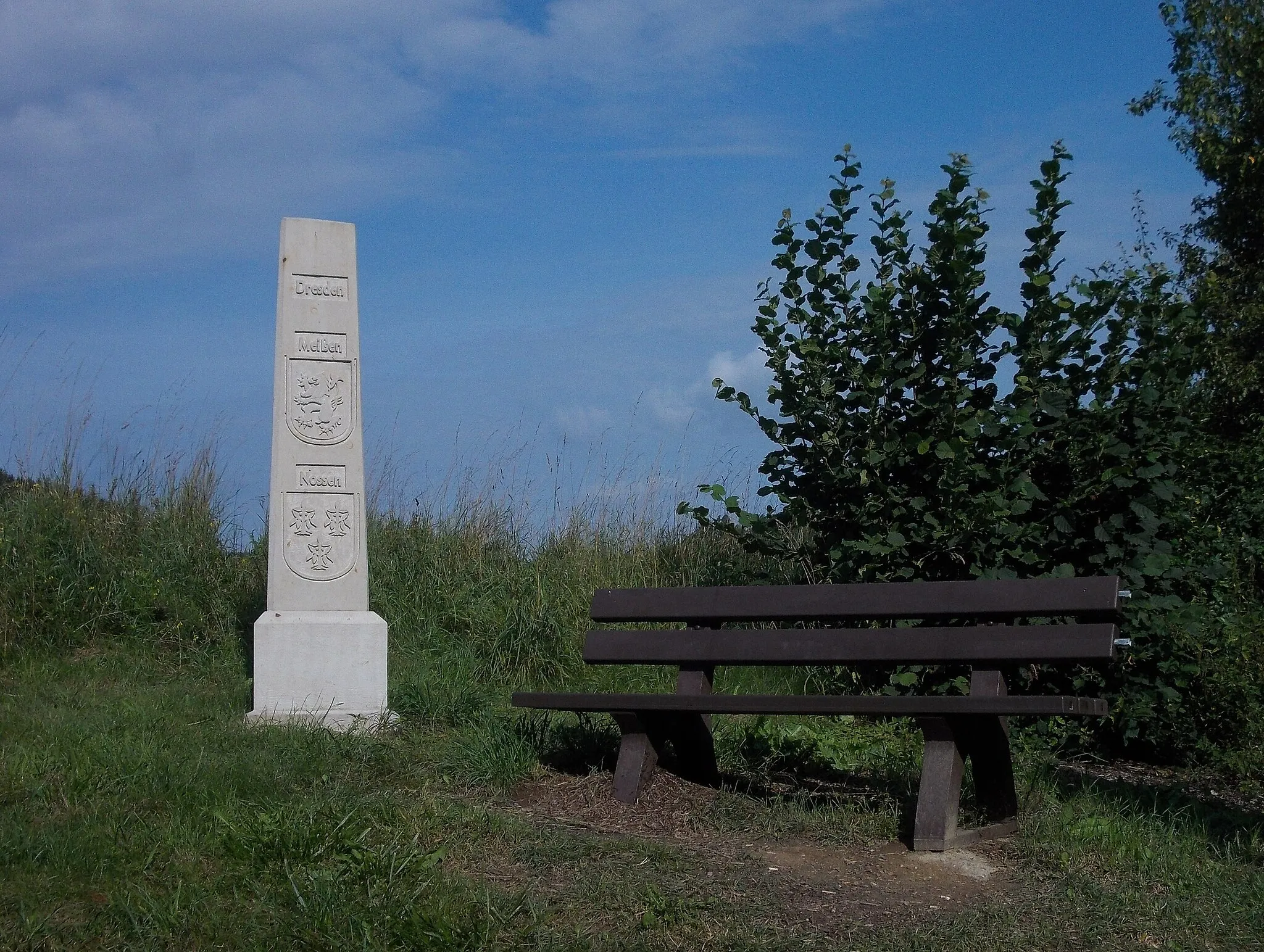 Photo showing: "Saxon Corner" near Kummersheim (Striegistal, Mittelsachsen district, Saxony), on the border of several administrative districts of Saxony