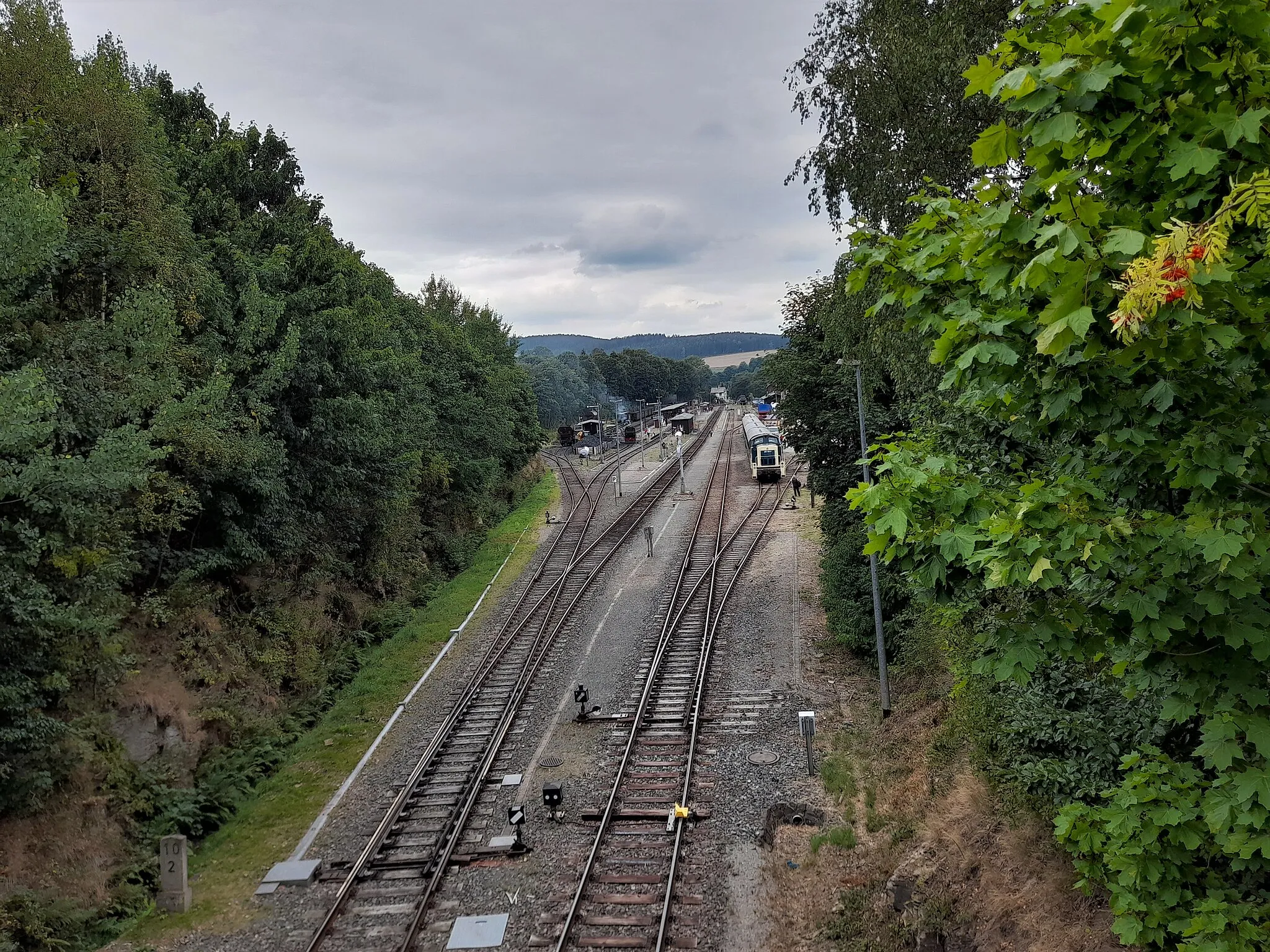 Photo showing: Bahnhof Cranzahl, östliche Bahnhofseinfahrt (2022)