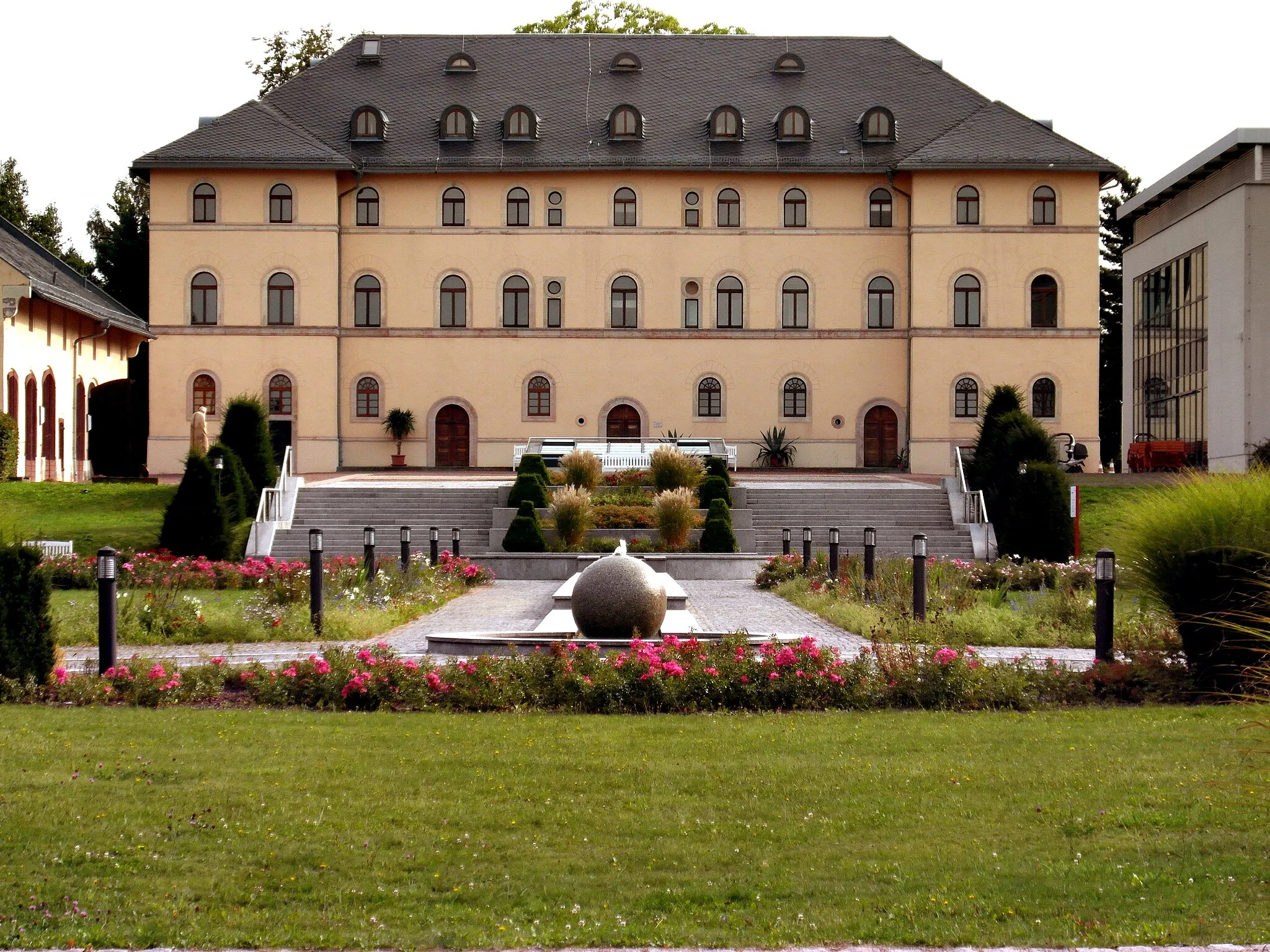 Photo showing: Lichtenstein's palace from the backside.